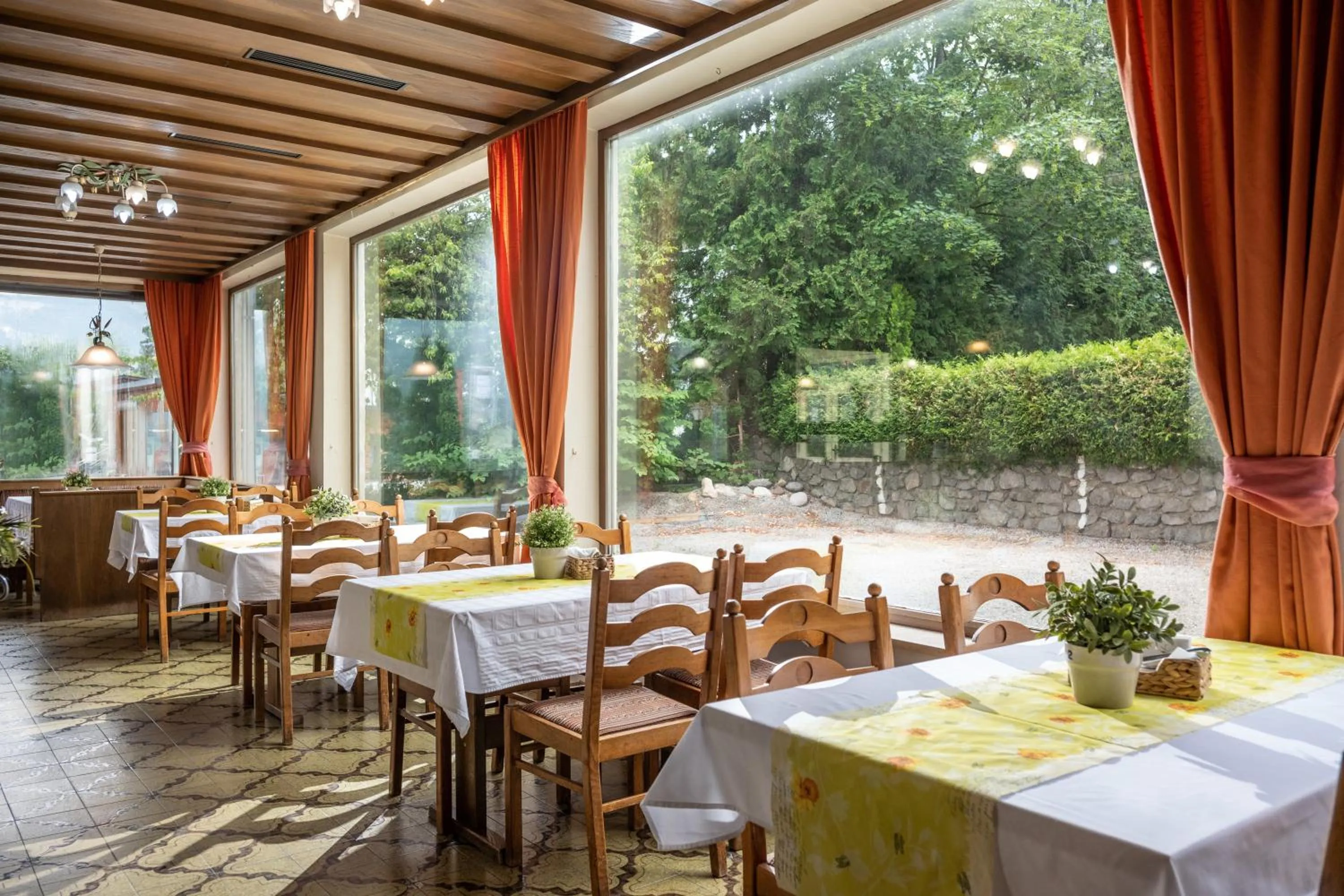 Restaurant/places to eat in Alpenhotel Edelweiss