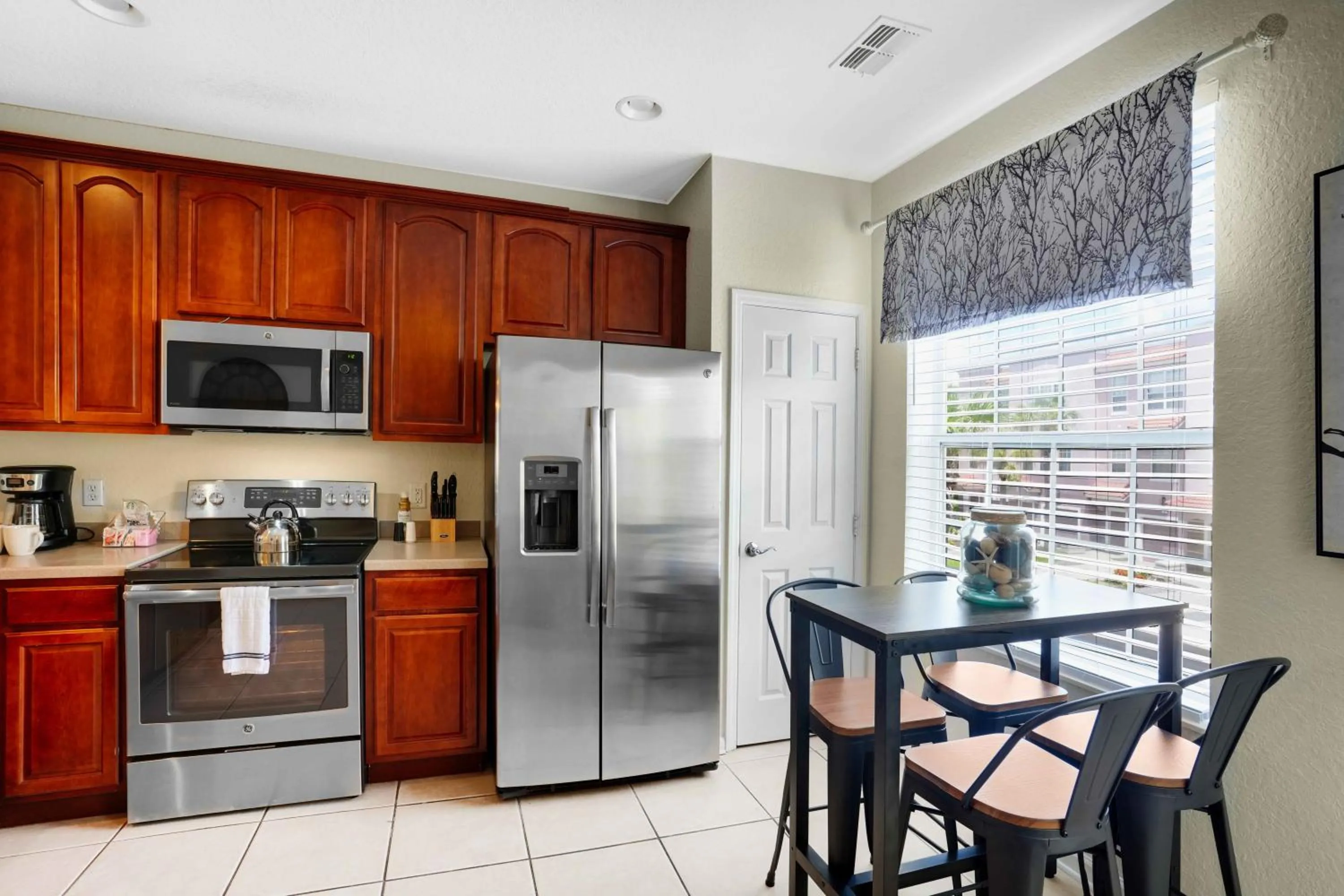 Spacious Townhome wPatio Garage Sleeps10