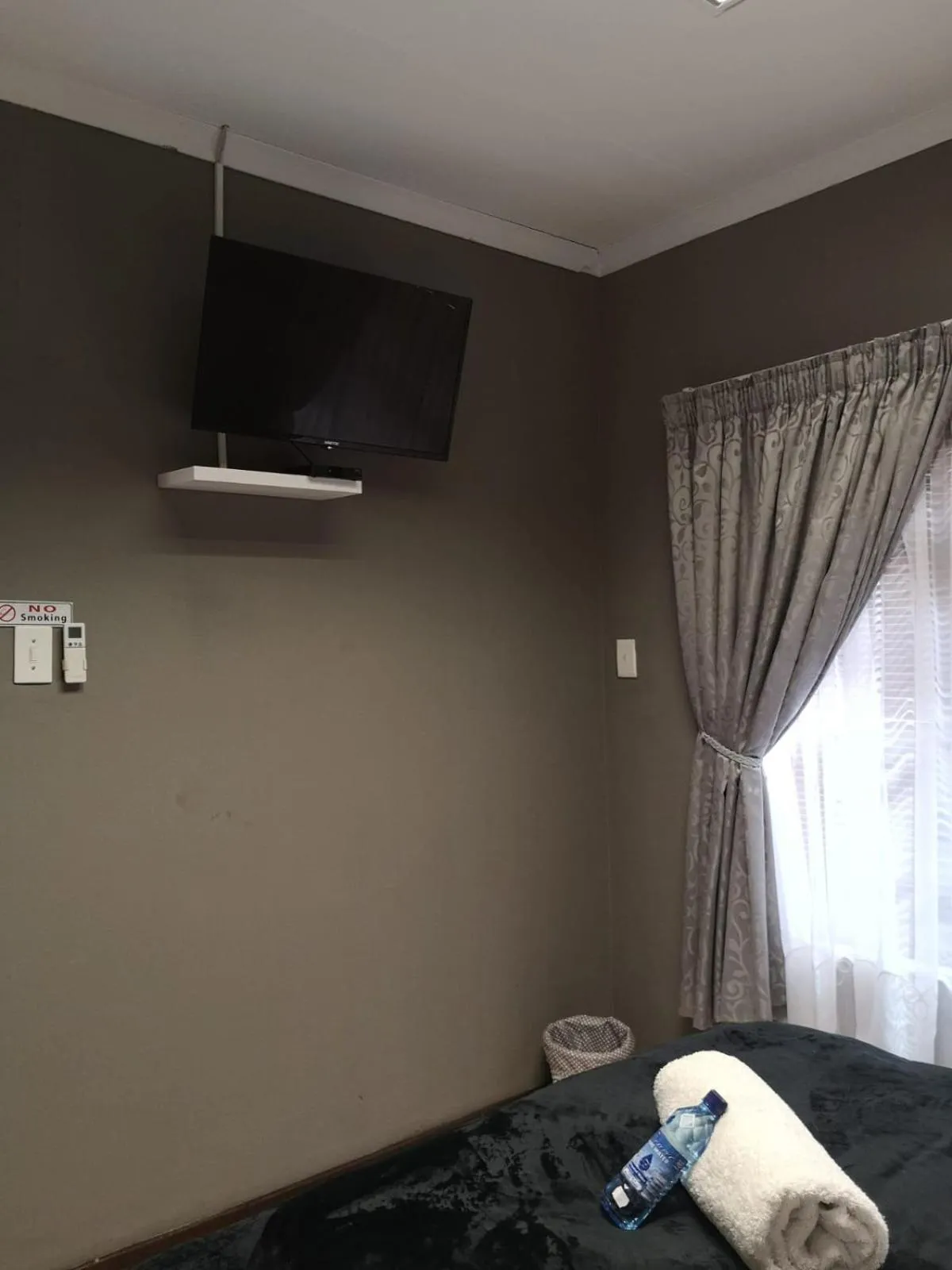 Bed in Gluckman Drive Guesthouse