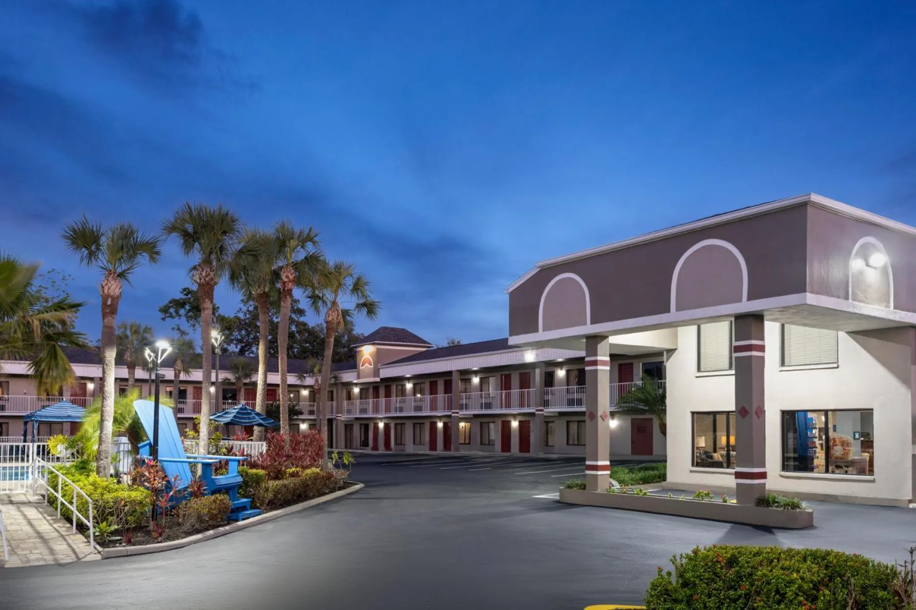 Property building in Hotel South Tampa & Suites