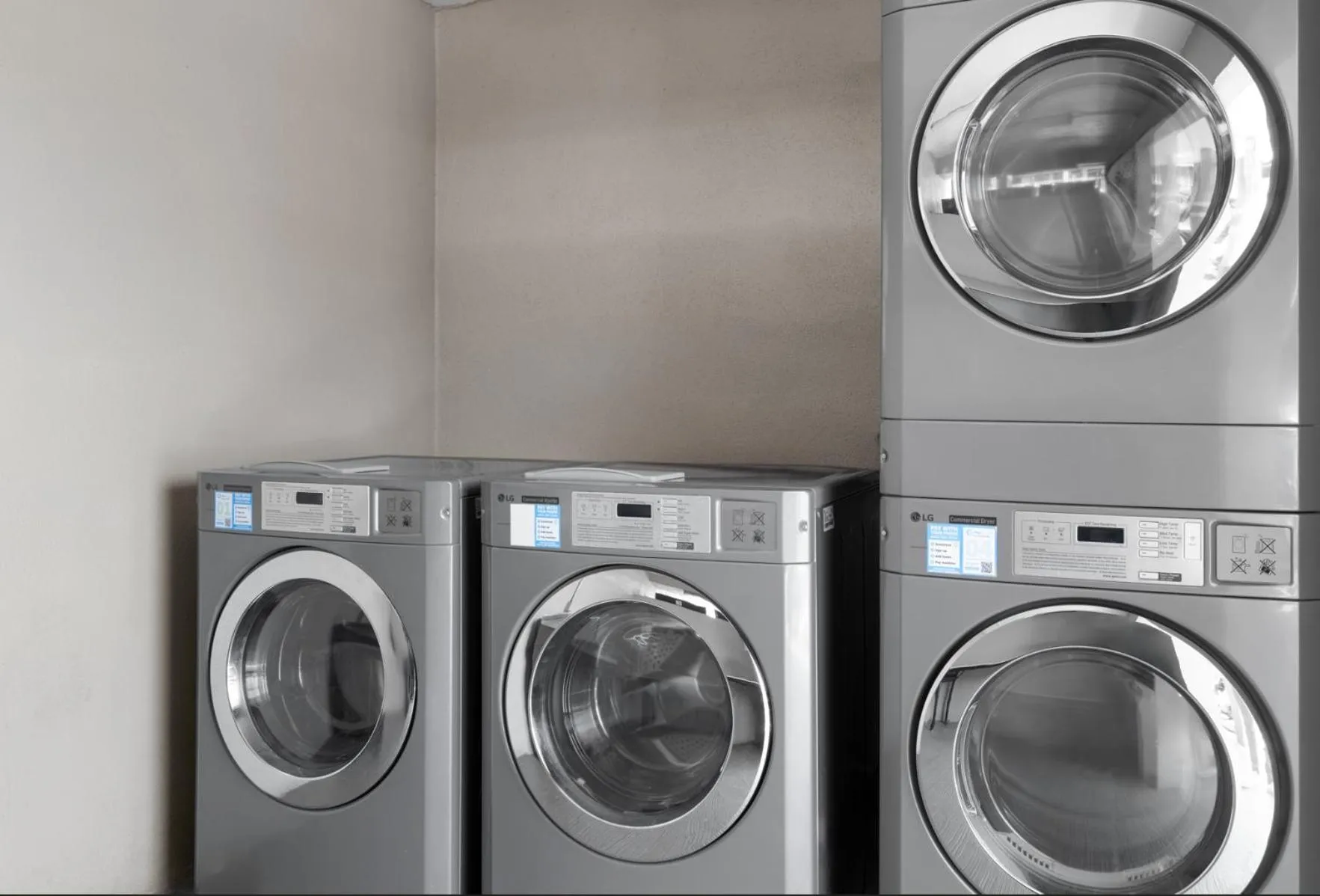 laundry in Hotel South Tampa & Suites