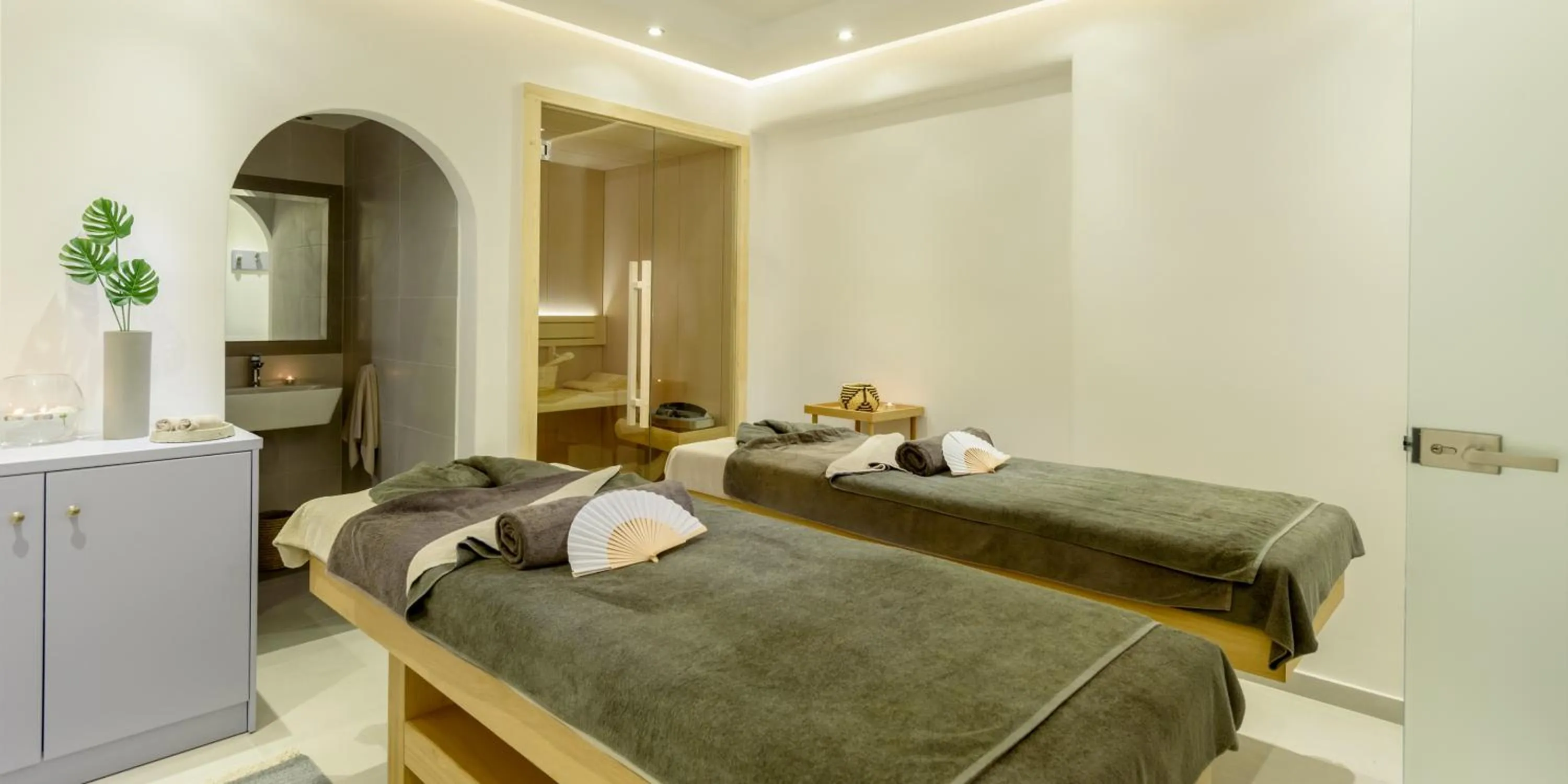 Massage, Bed in Antoperla Luxury Hotel & Spa
