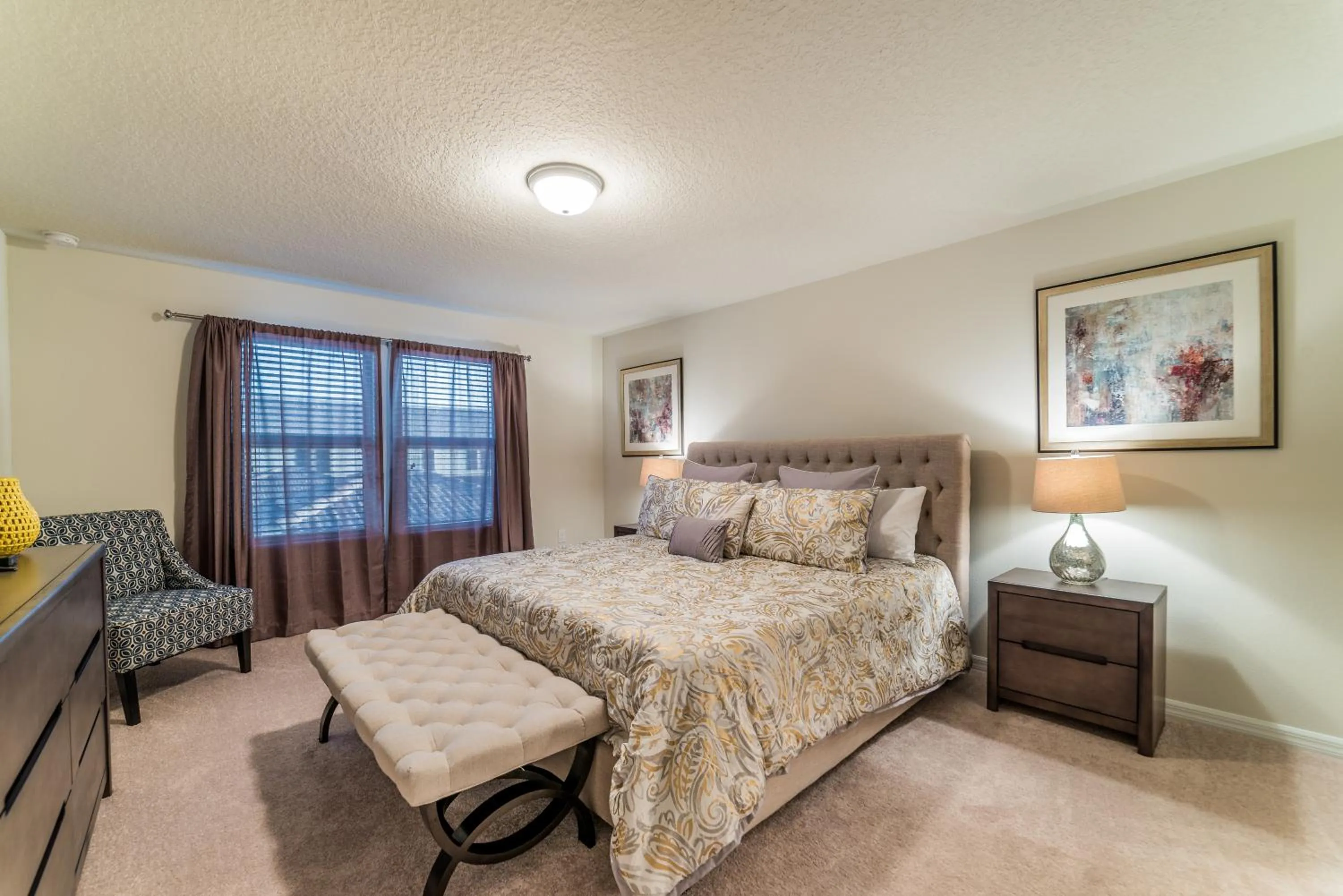 Bed in Beautiful townhome with splash pool and game room