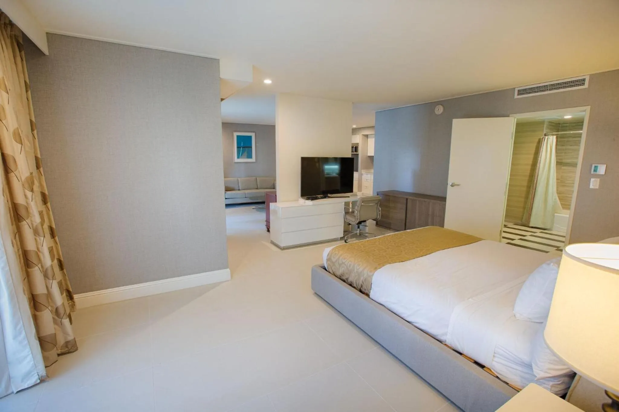 Photo of the whole room, Bed in Polynesian Residences Waikiki Beach