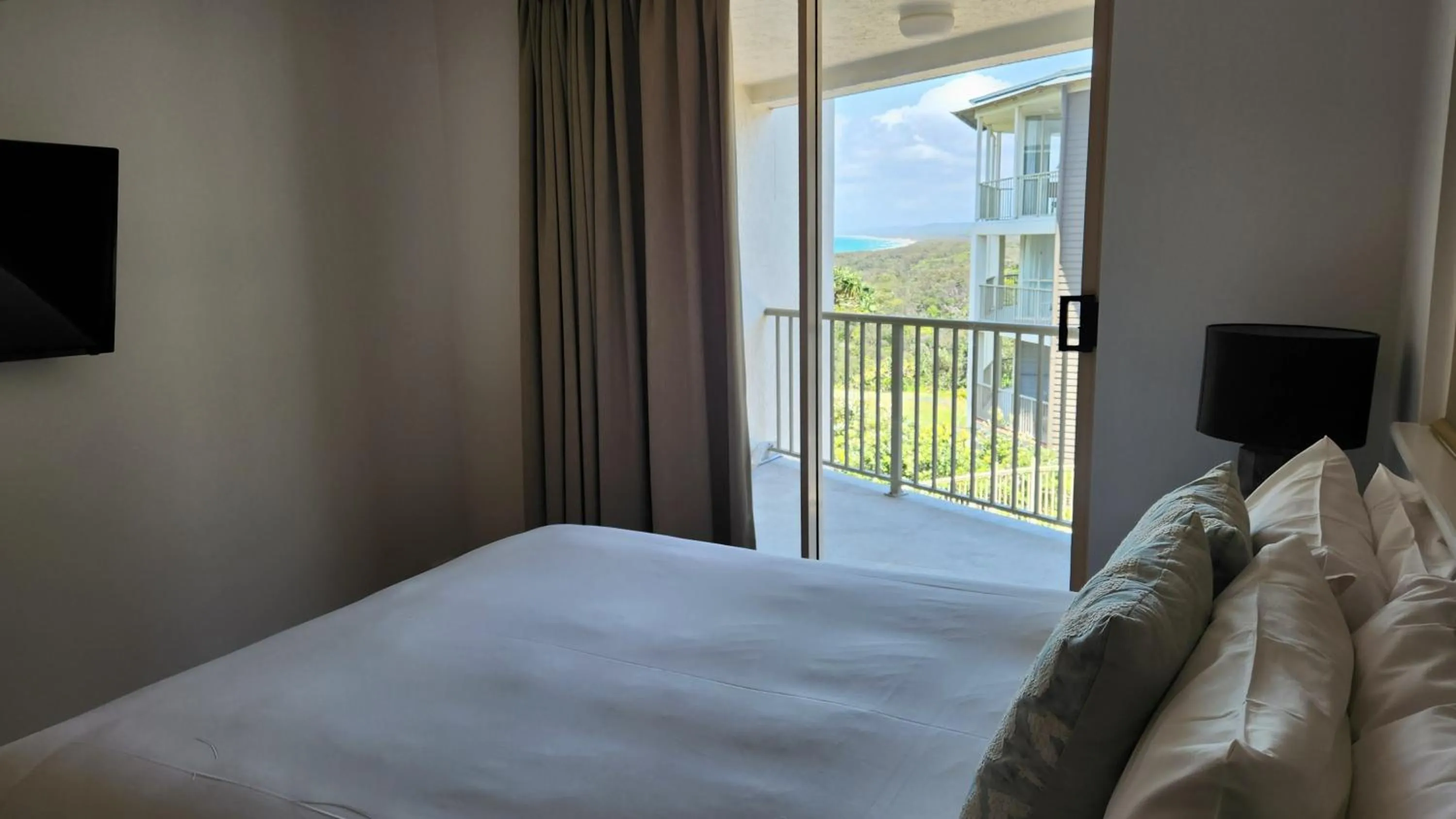 Bed in Whalewatch Ocean Beach Resort