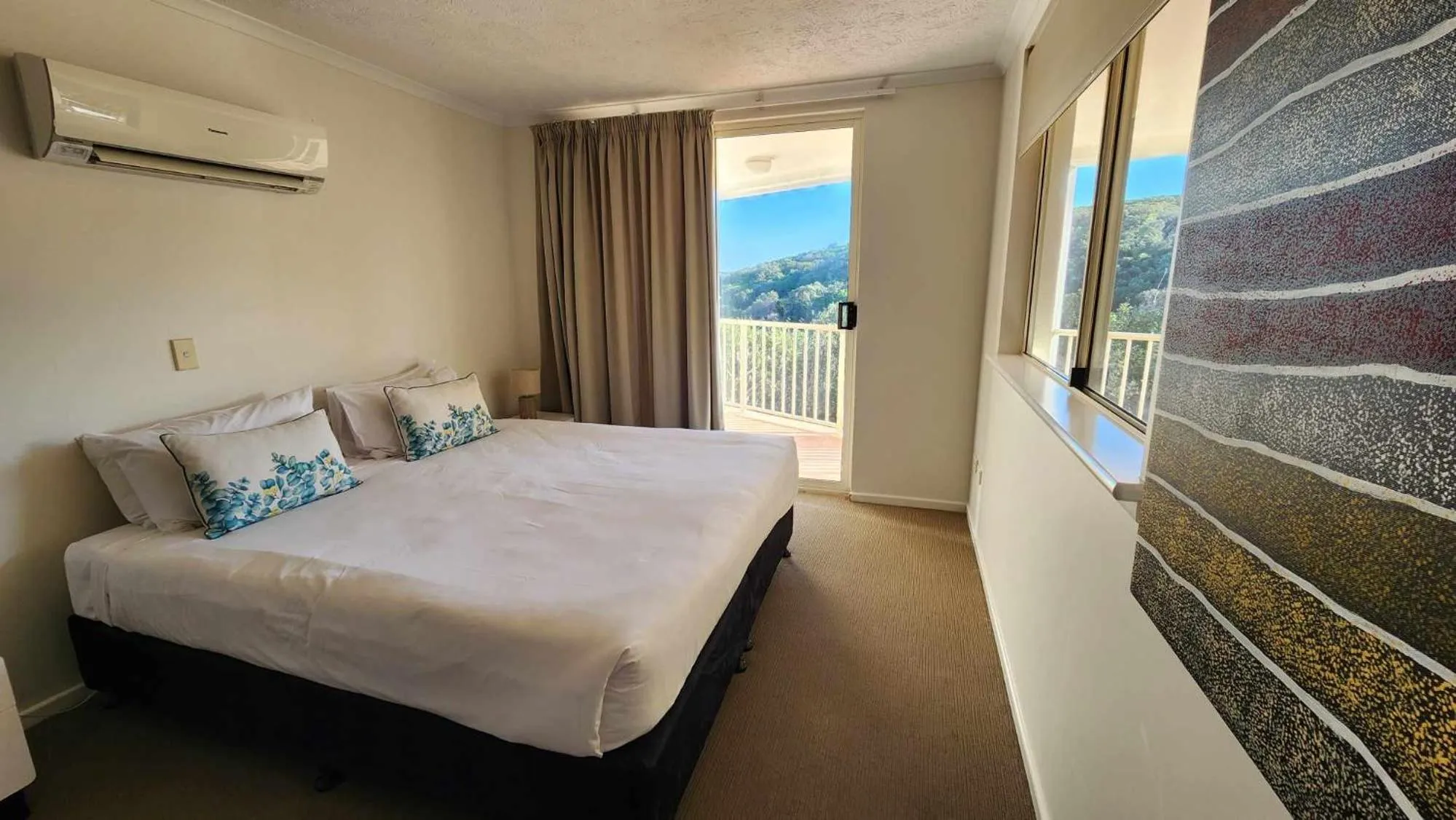 Bed in Whalewatch Ocean Beach Resort