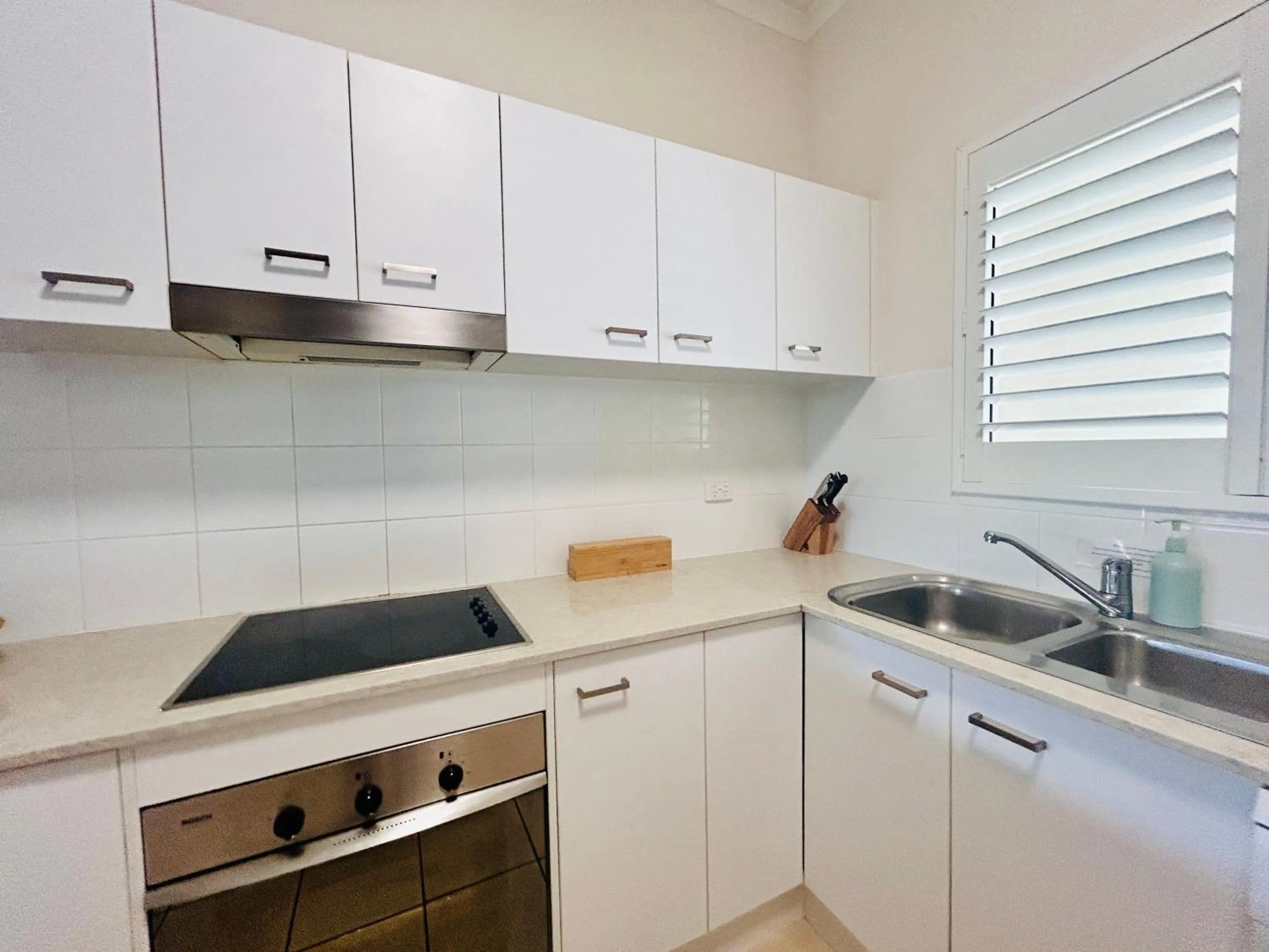 Kitchen or kitchenette in Whalewatch Ocean Beach Resort