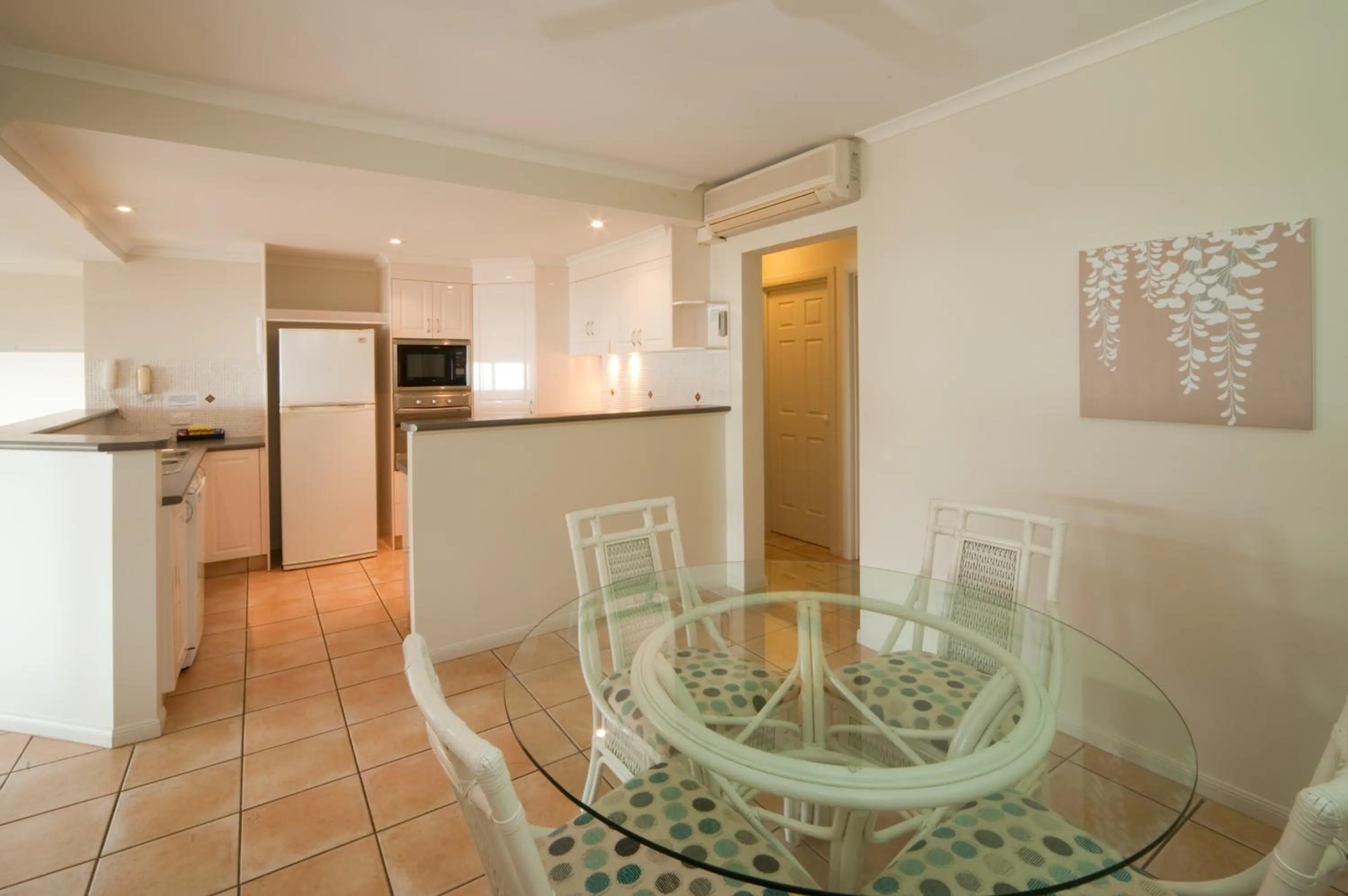 Dining area in Sea Star Apartments