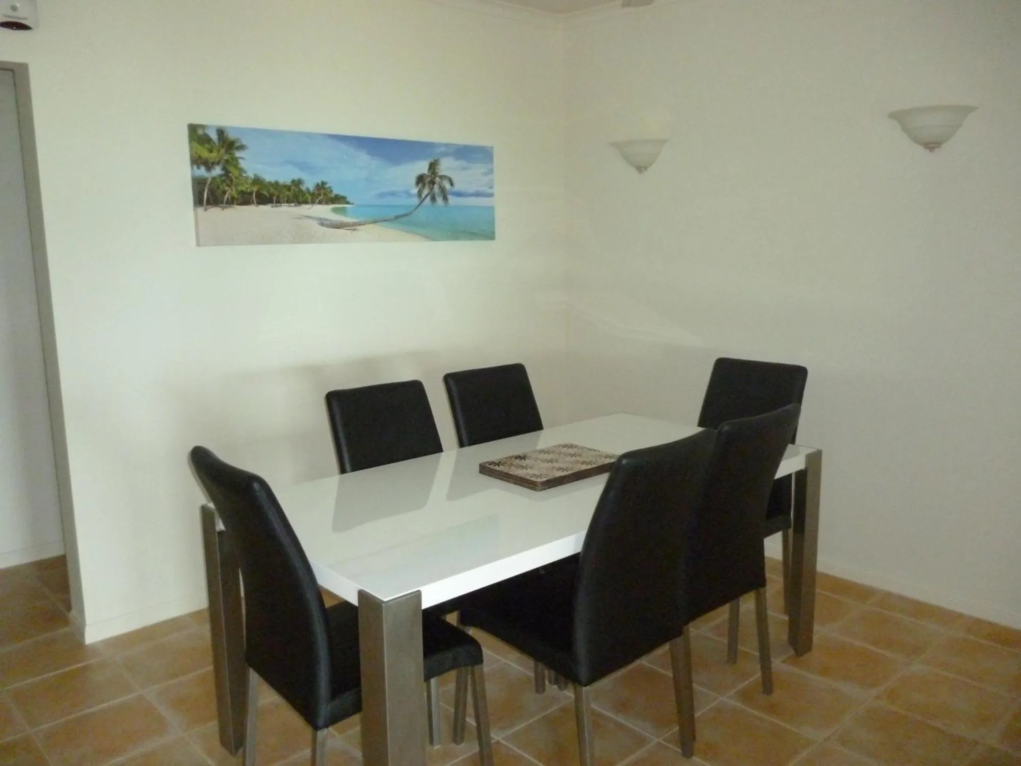 Dining area in Sea Star Apartments