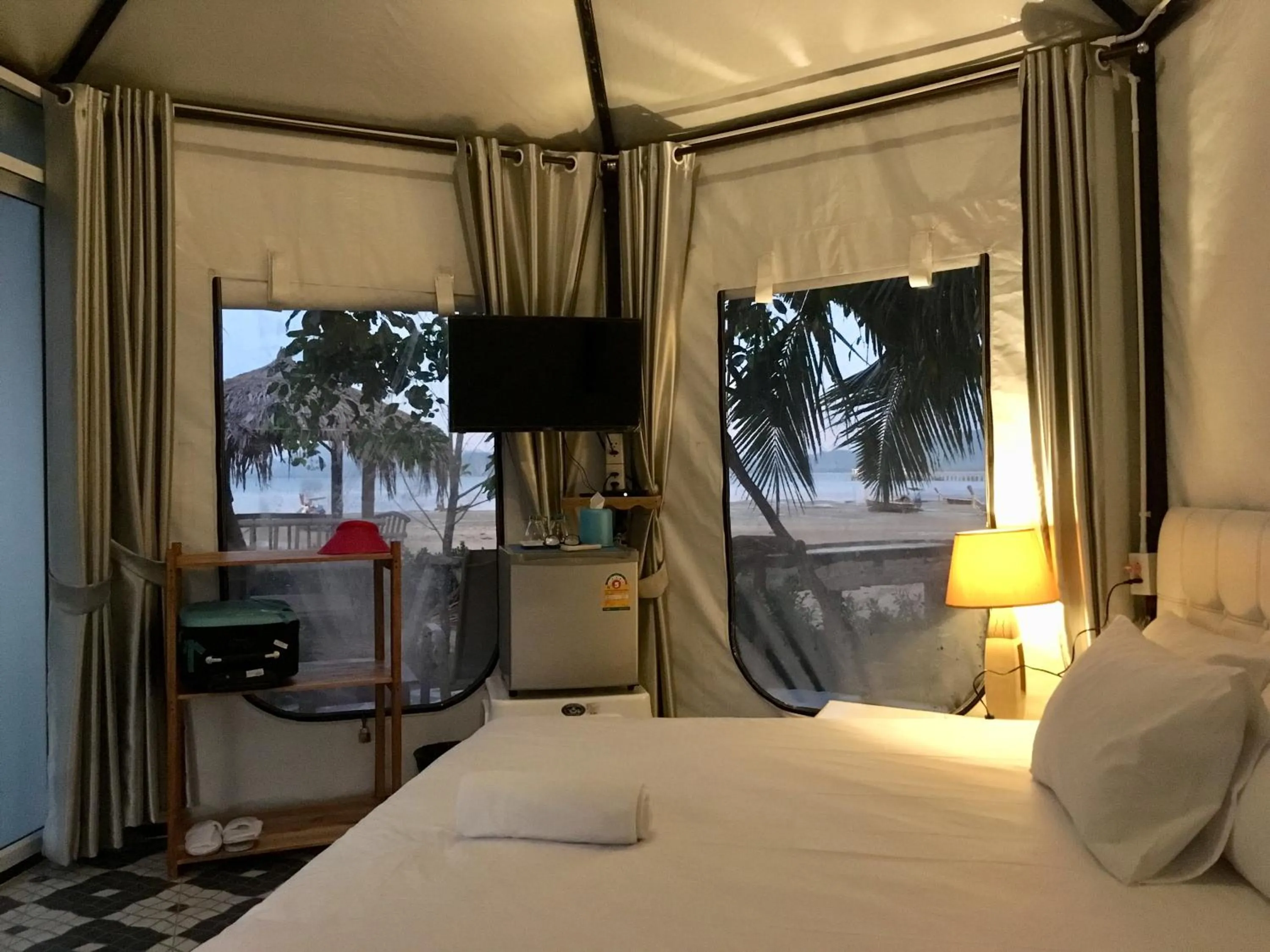 Bed in Mook Montra Resort Sea Front