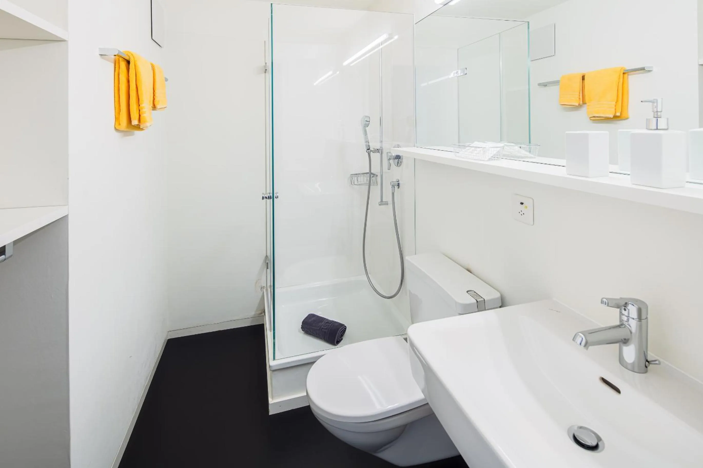 Toilet in Hotel Vallatscha