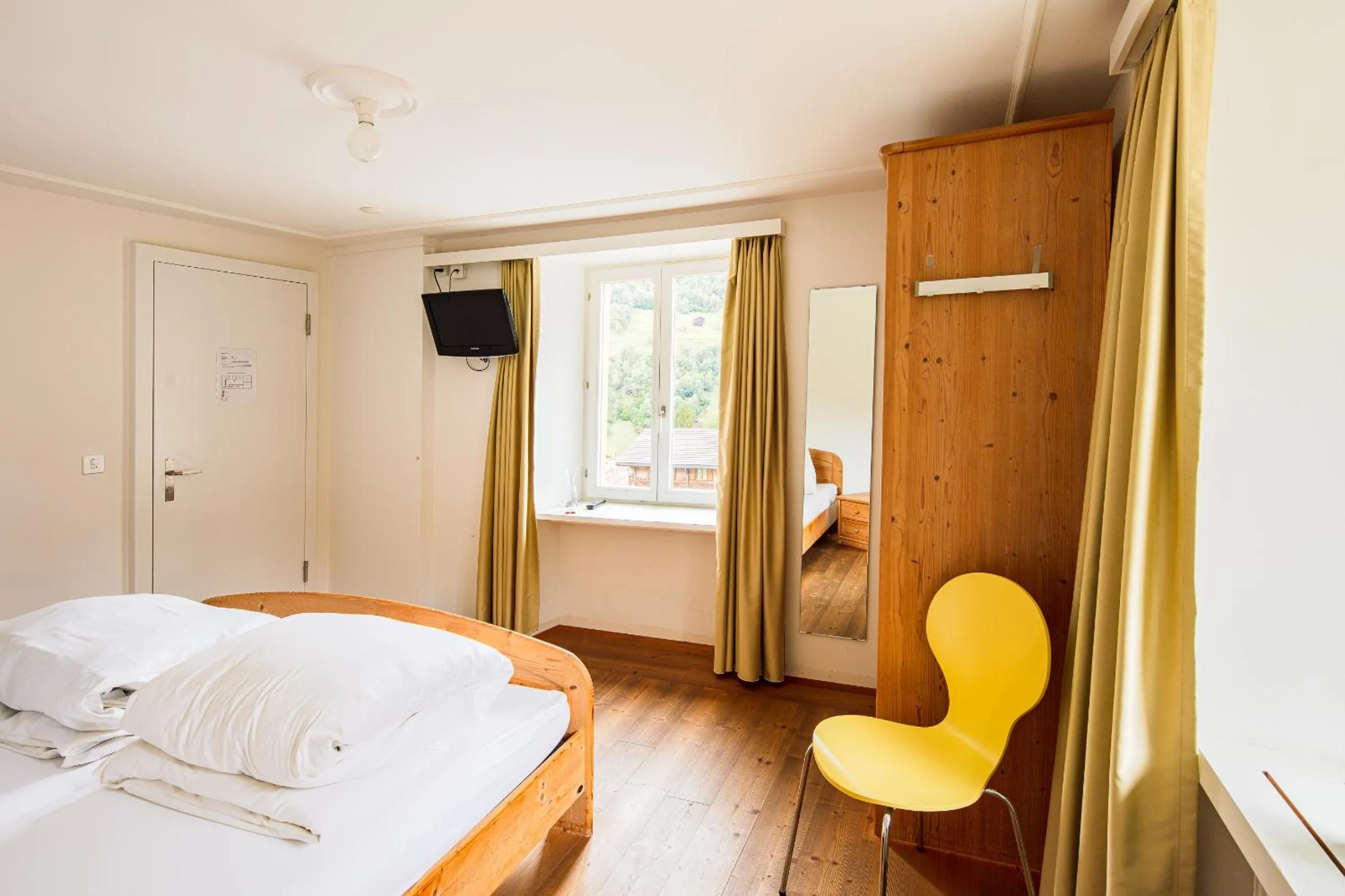 Photo of the whole room, Bed in Hotel Vallatscha