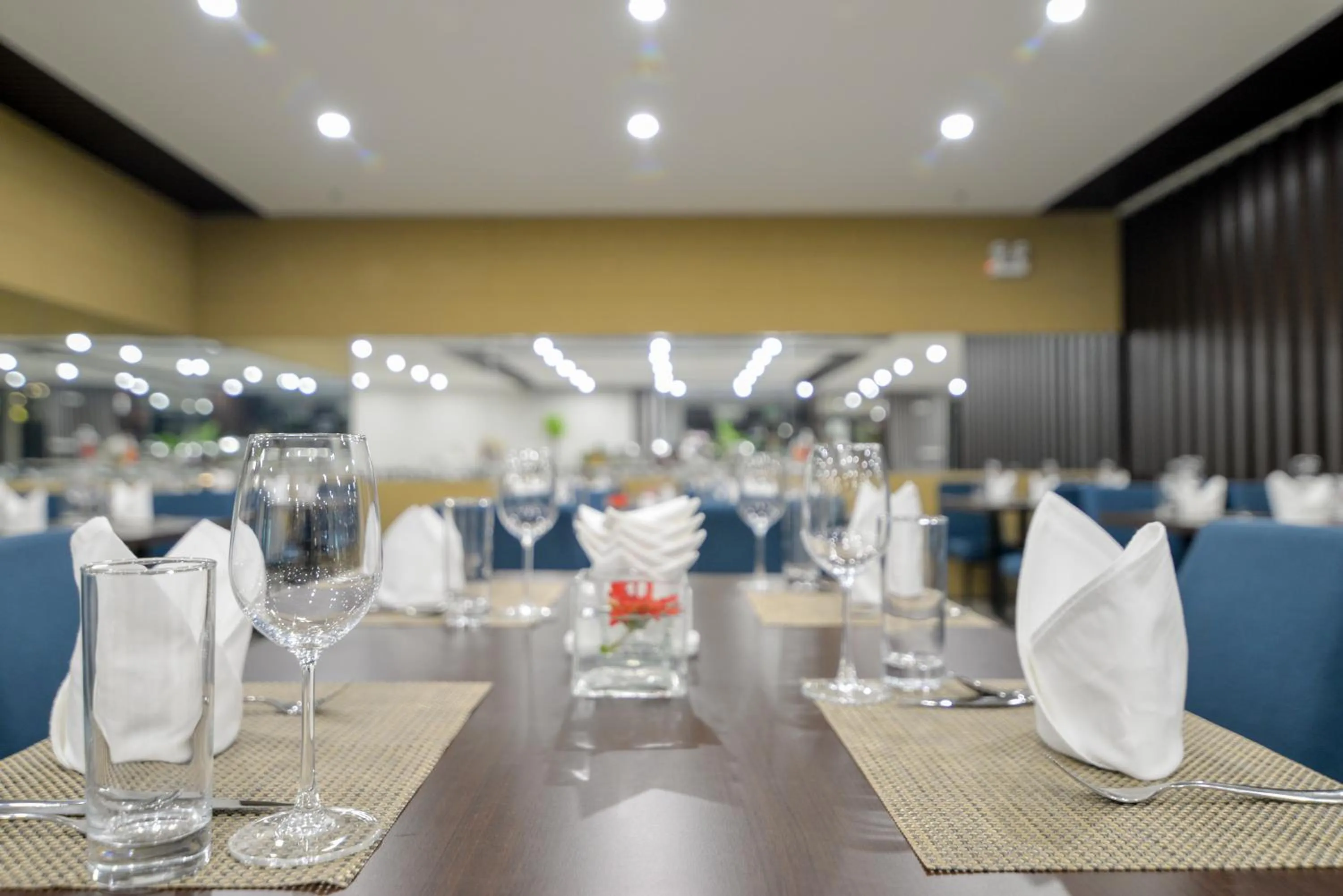 Restaurant/places to eat in Magnolia Hotel