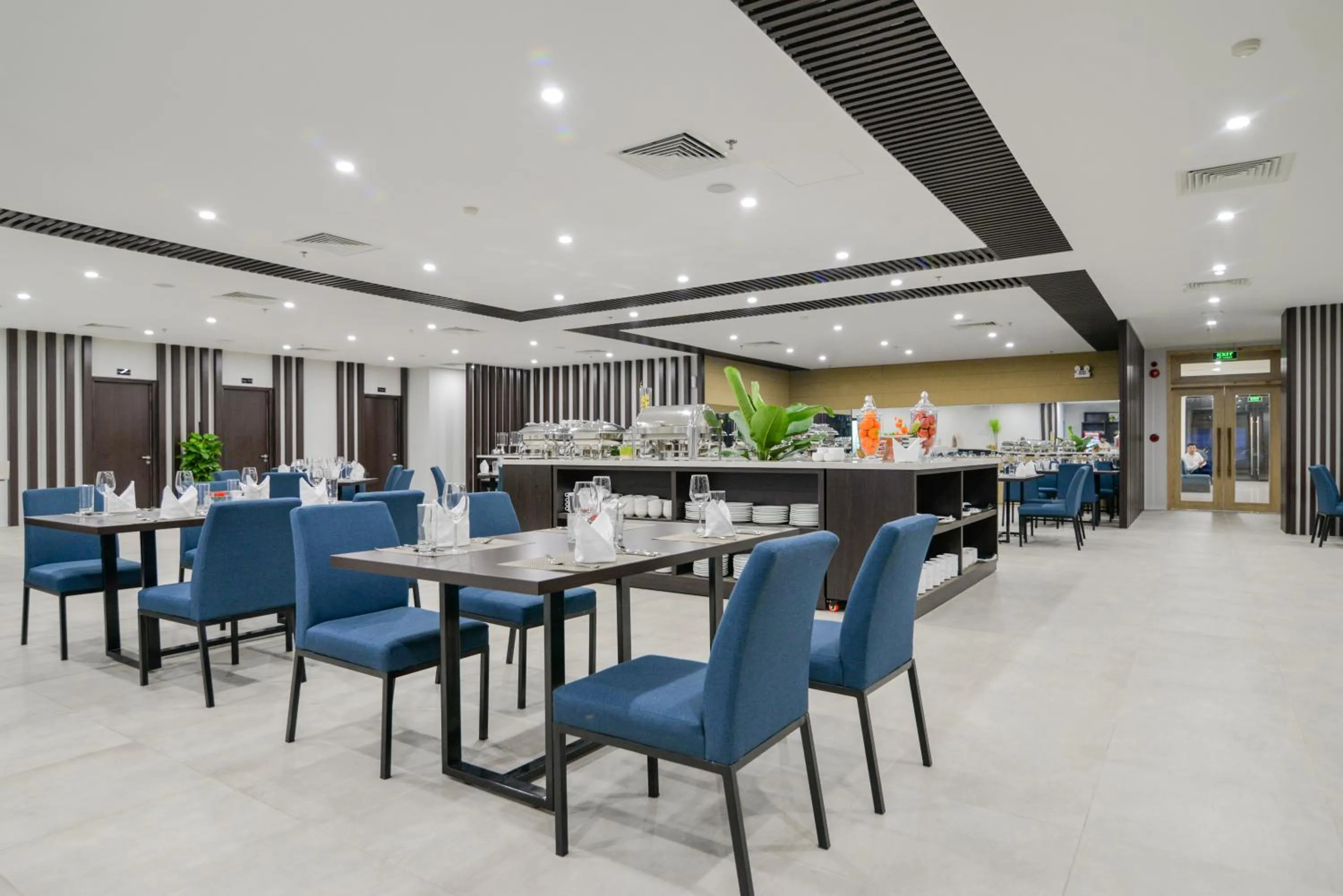 Restaurant/places to eat in Magnolia Hotel