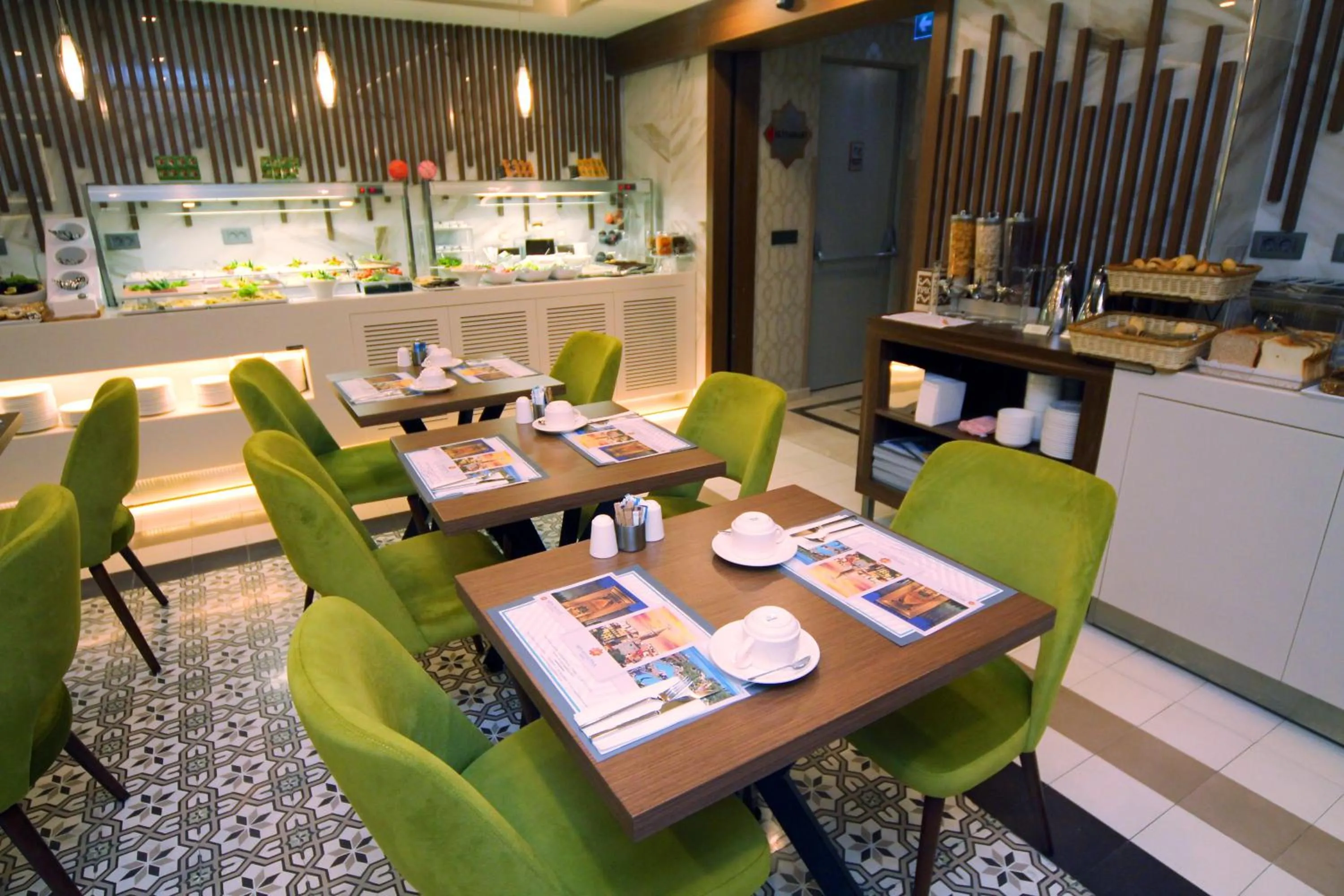 Restaurant/places to eat in Mukarnas Taksim Hotel