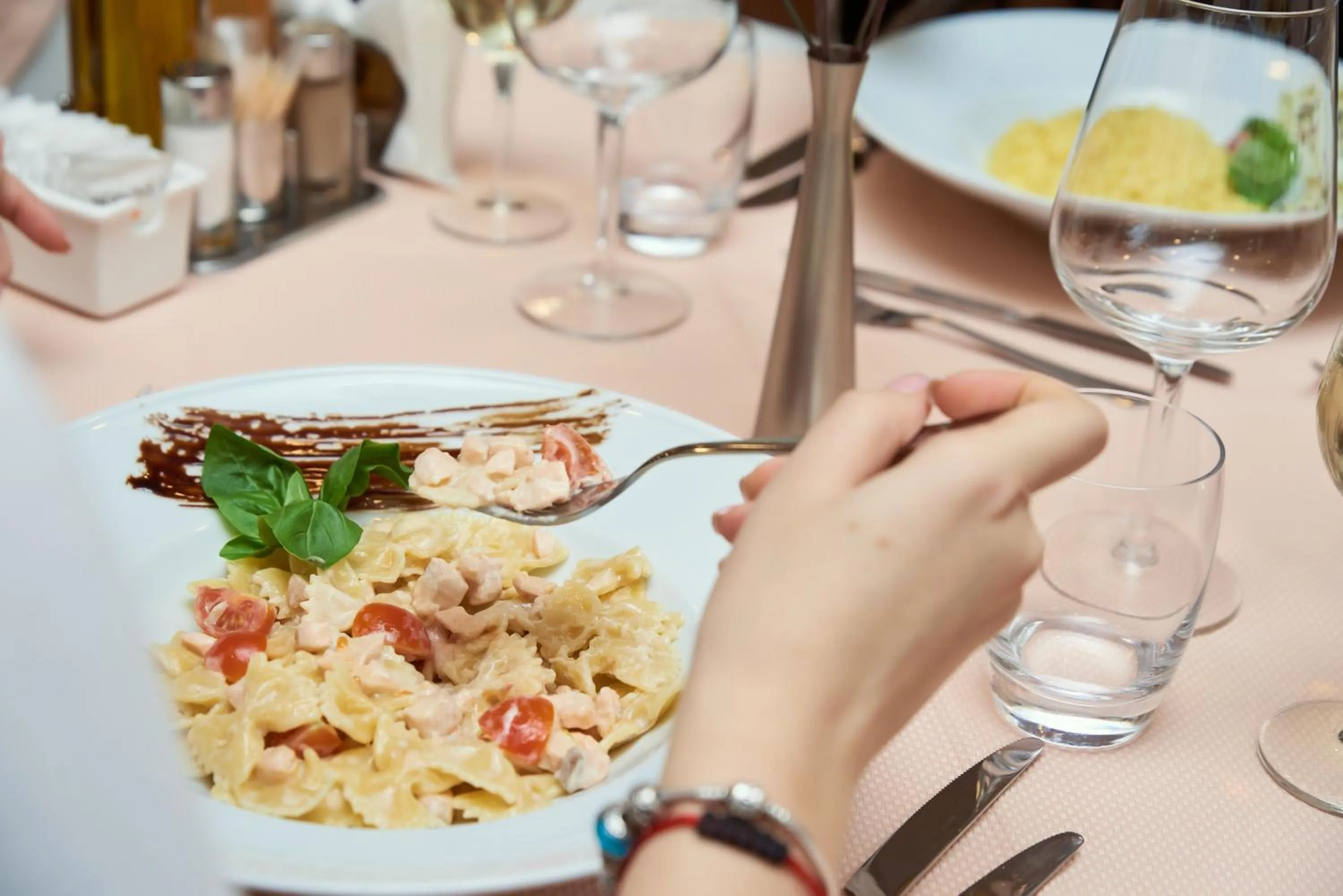 Restaurant/places to eat in Hotel Pushkin