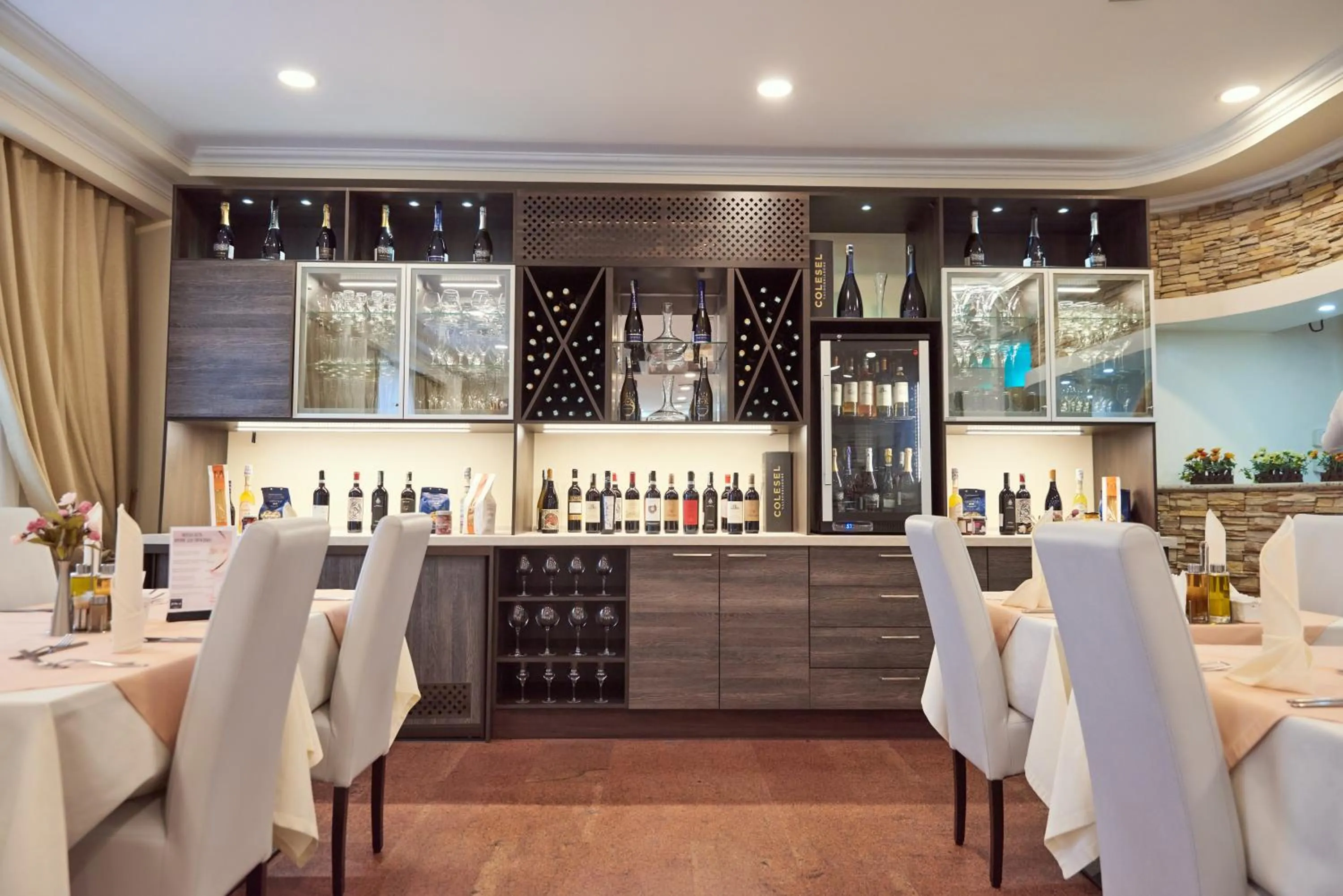 Restaurant/places to eat in Hotel Pushkin