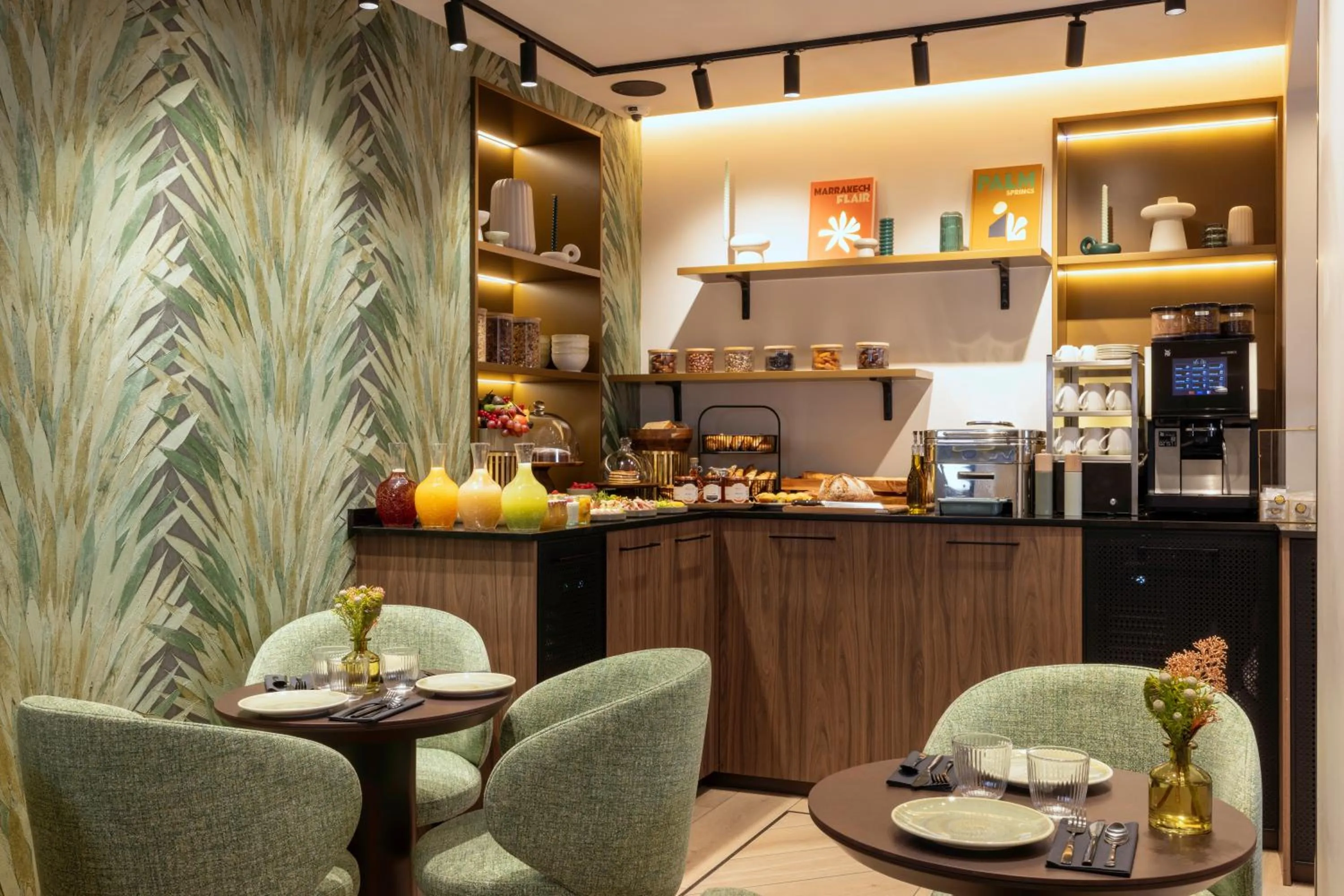 Buffet breakfast in Hôtel Théorème