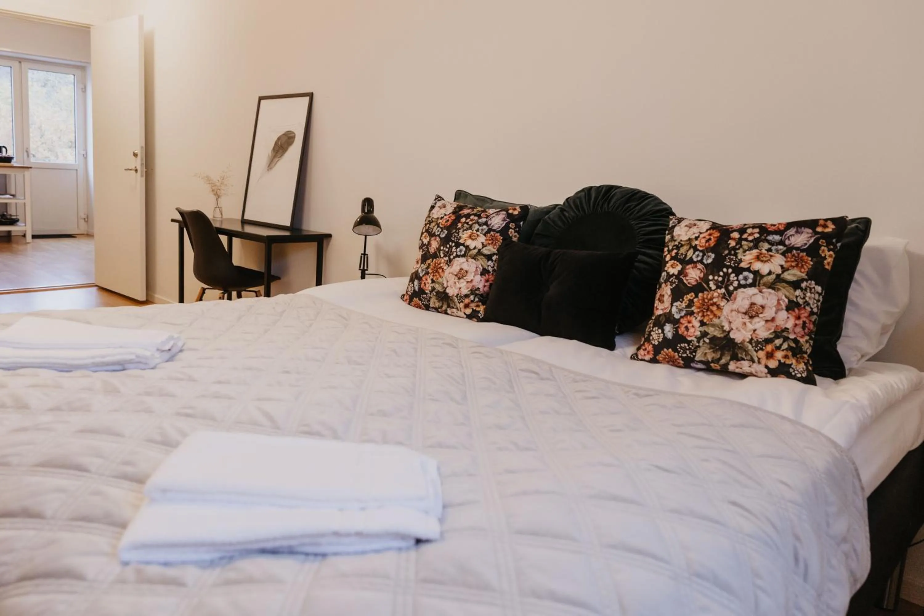 Photo of the whole room, Bed in Vassbo Vandrarhem