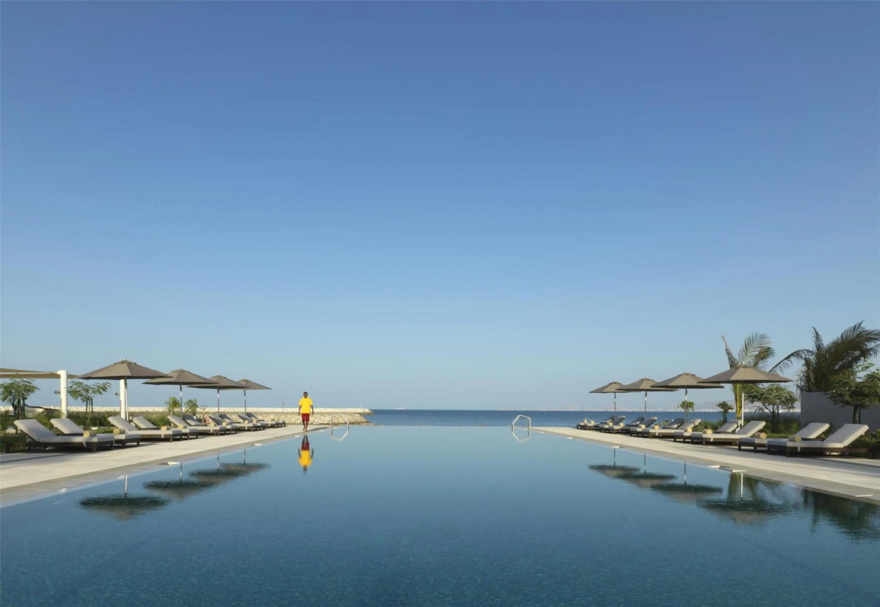 Pool view in Kempinski Hotel Muscat