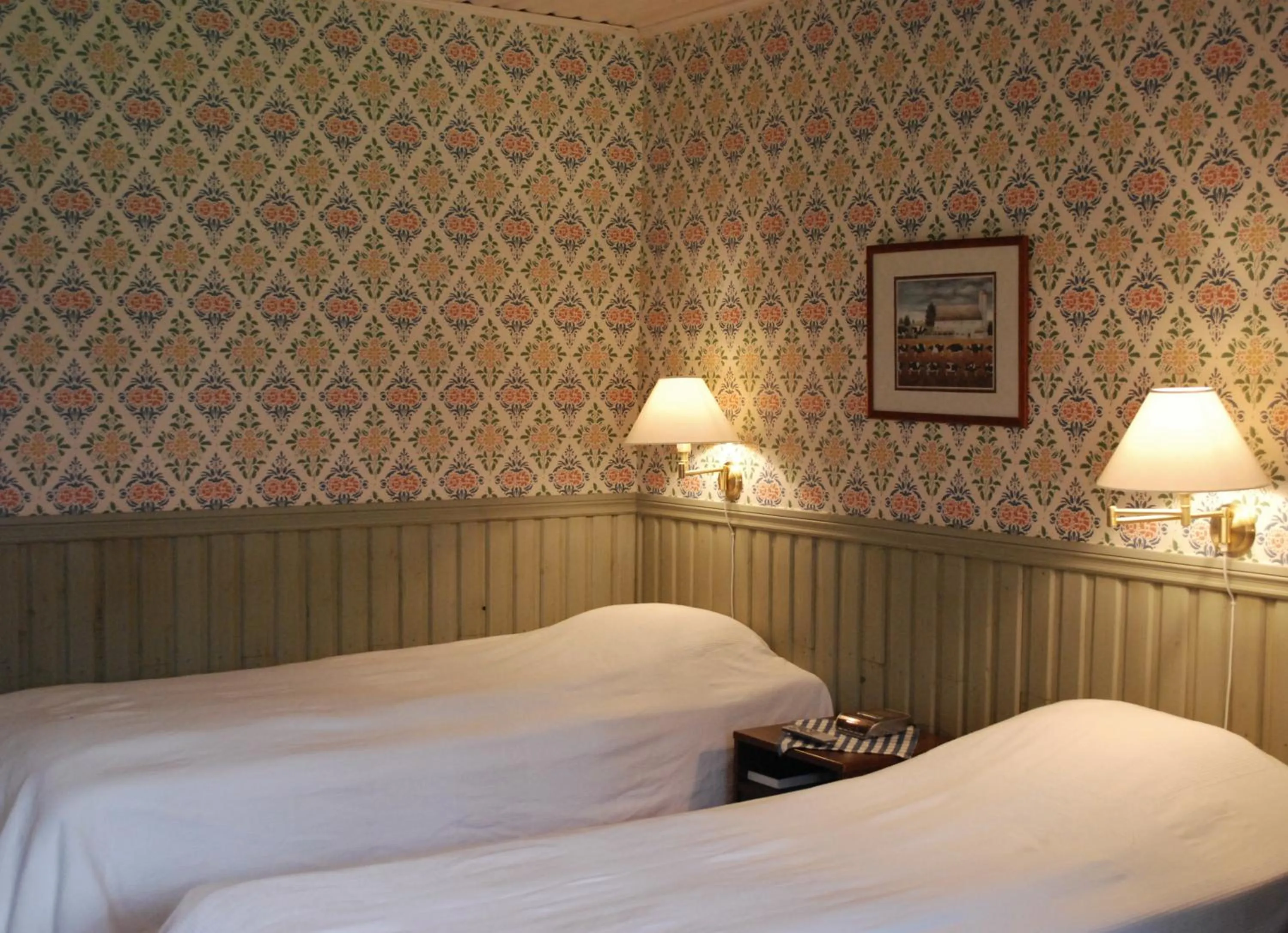 Shower, Bed in Hotell Moskogen