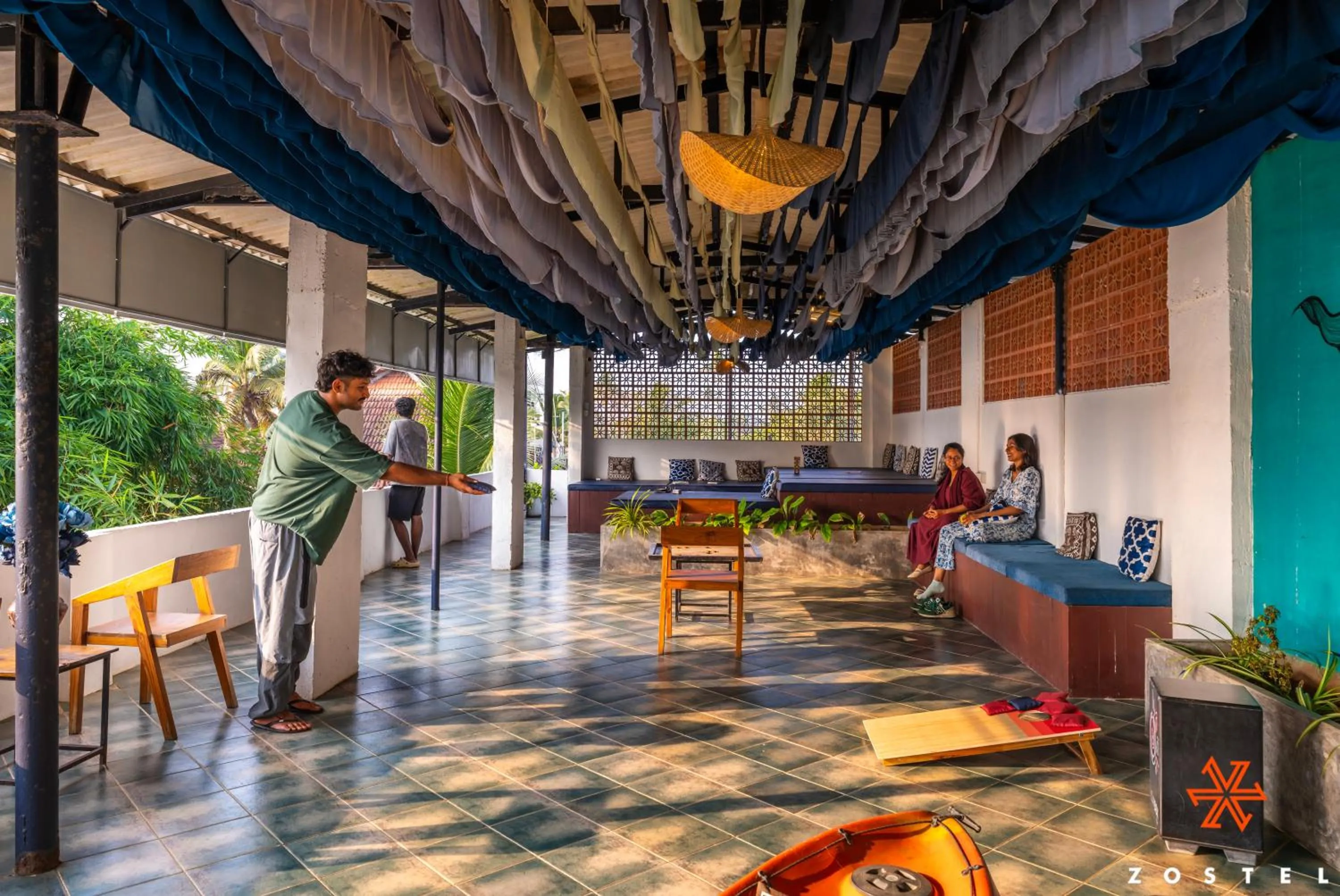 Restaurant/places to eat in Zostel Alleppey