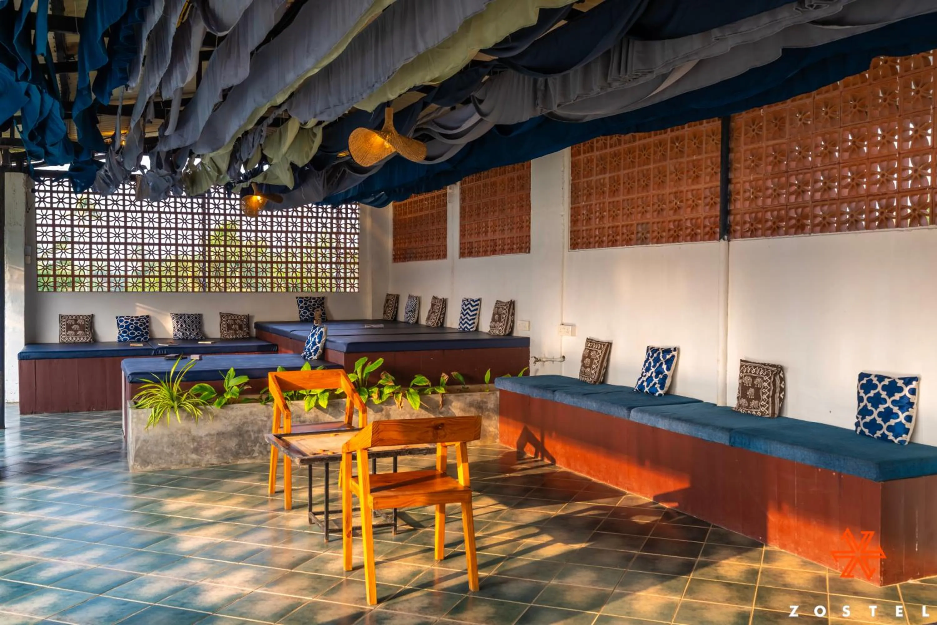 Restaurant/places to eat in Zostel Alleppey