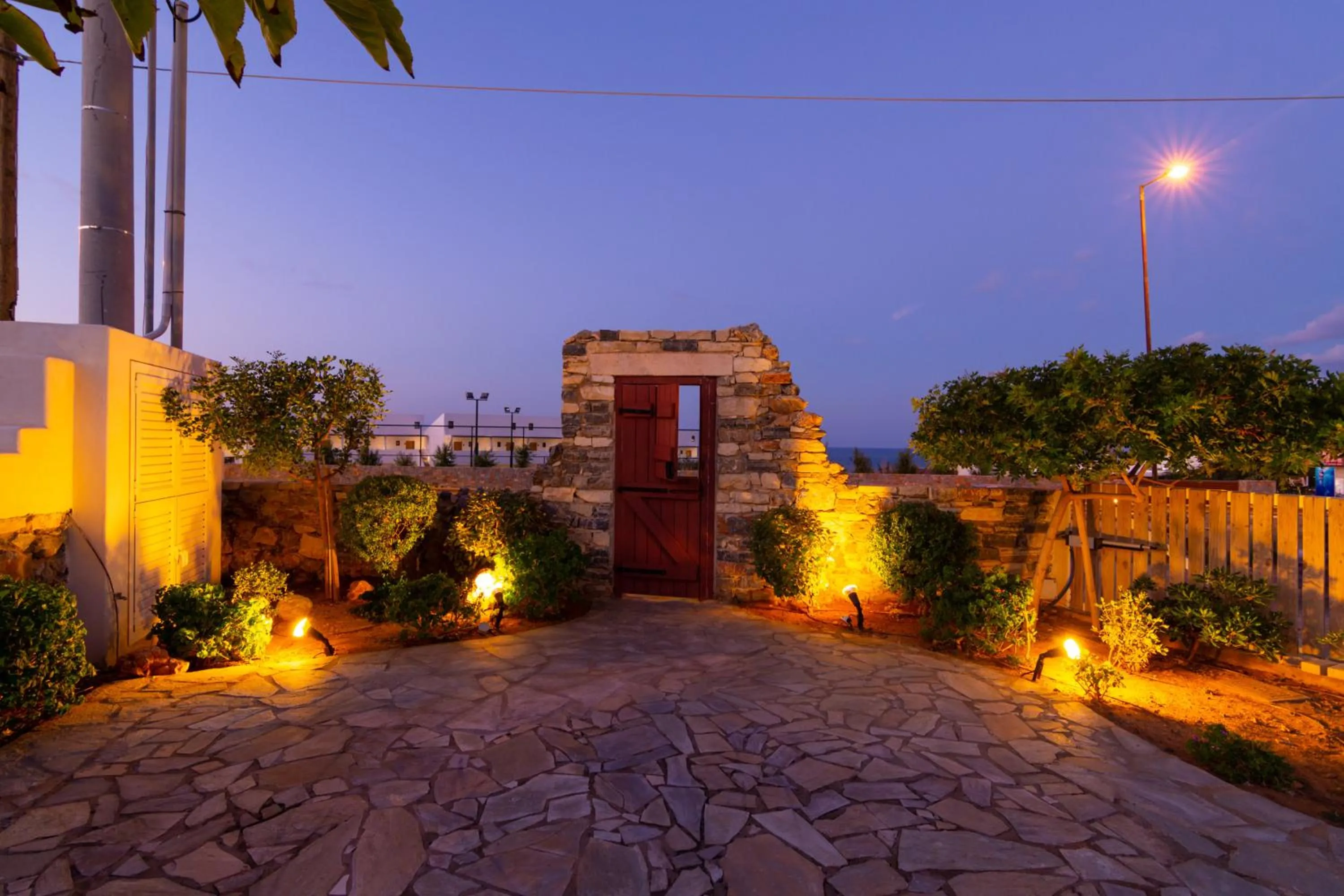 Garden view in Okirroi Villas Chersonissos