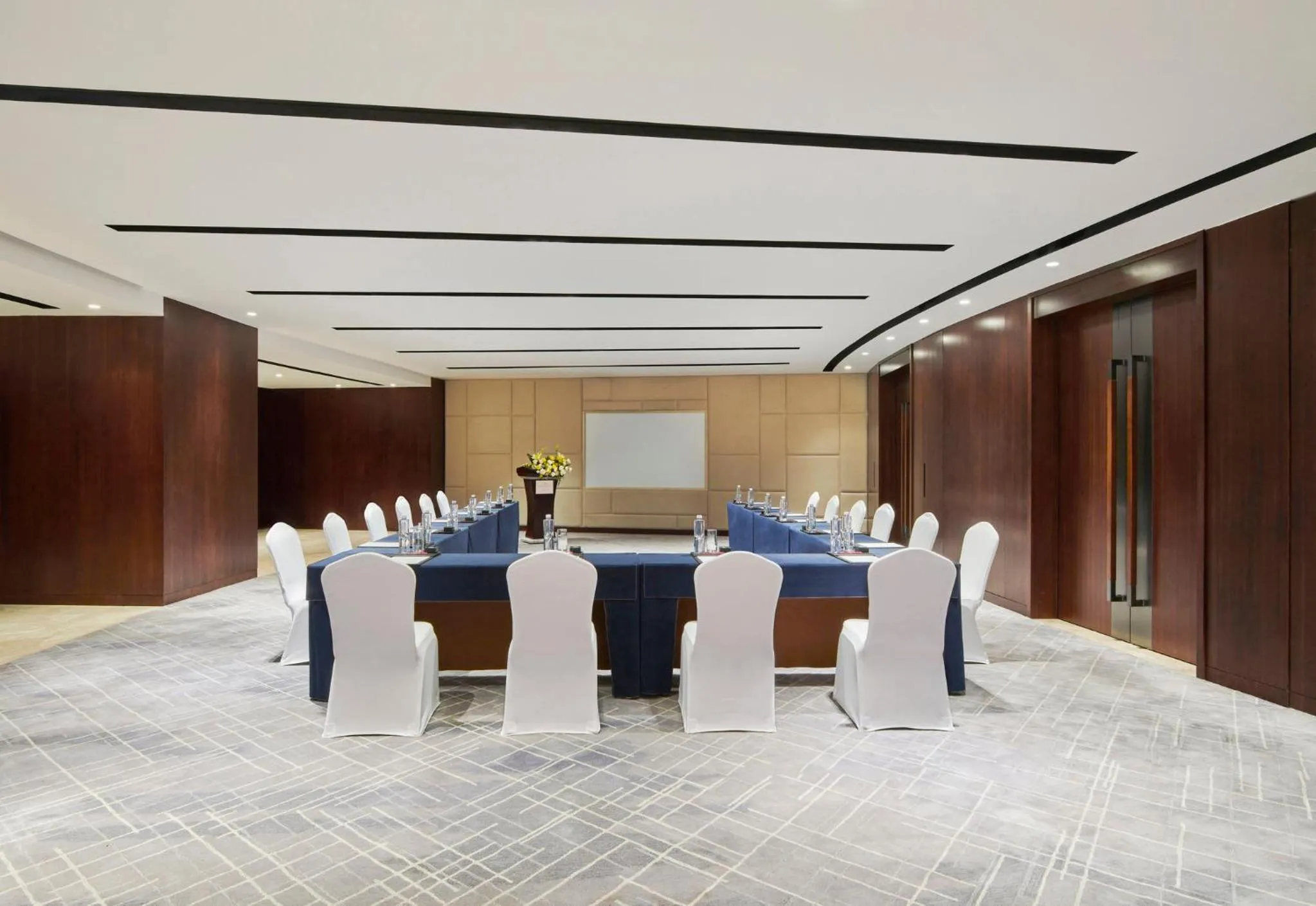 Meeting/conference room in Crowne Plaza Zhuhai City Center by IHG