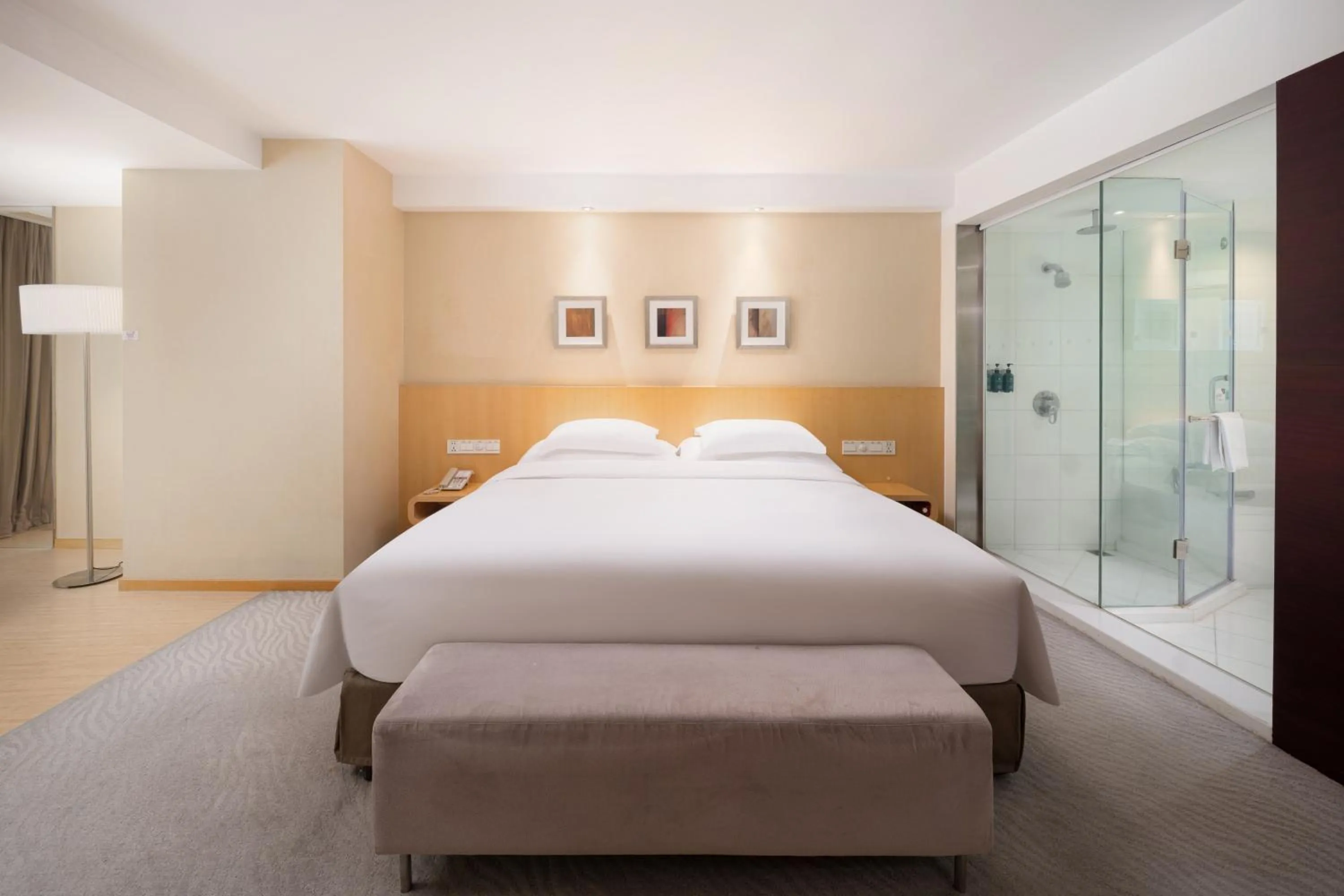 Photo of the whole room, Bed in Crowne Plaza Zhuhai City Center by IHG