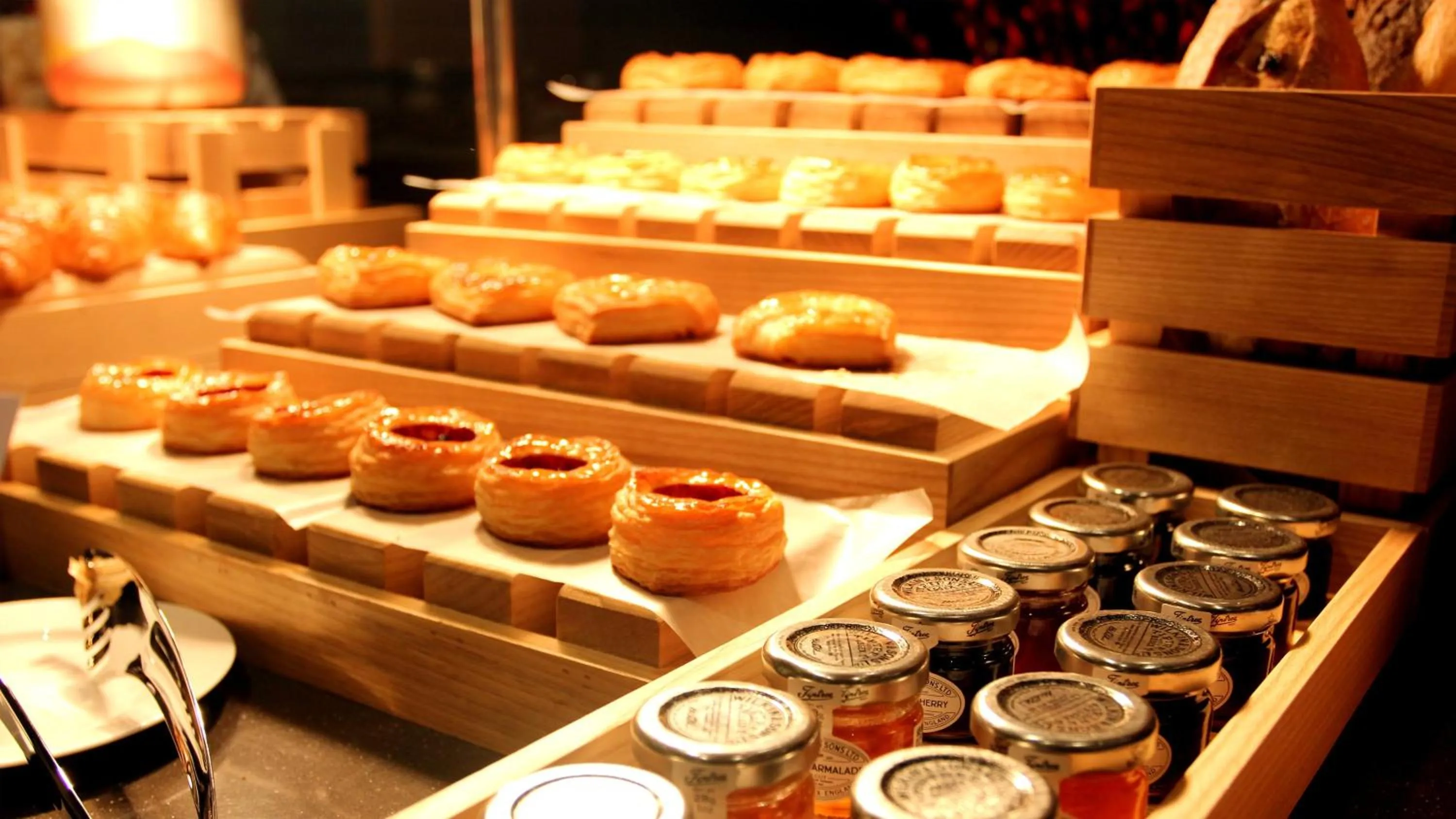 Breakfast in Crowne Plaza Zhuhai City Center by IHG