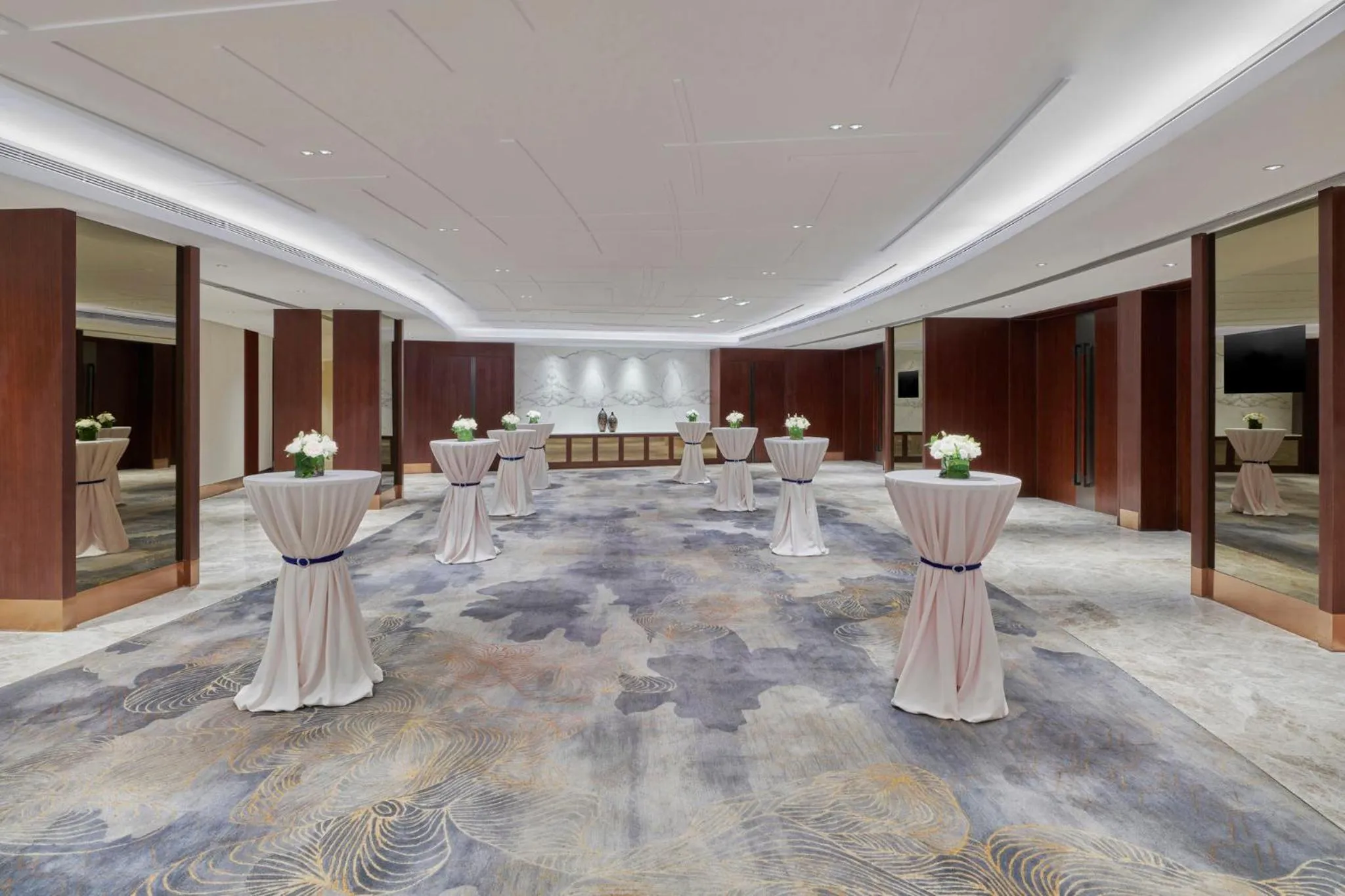Meeting/conference room in Crowne Plaza Zhuhai City Center by IHG