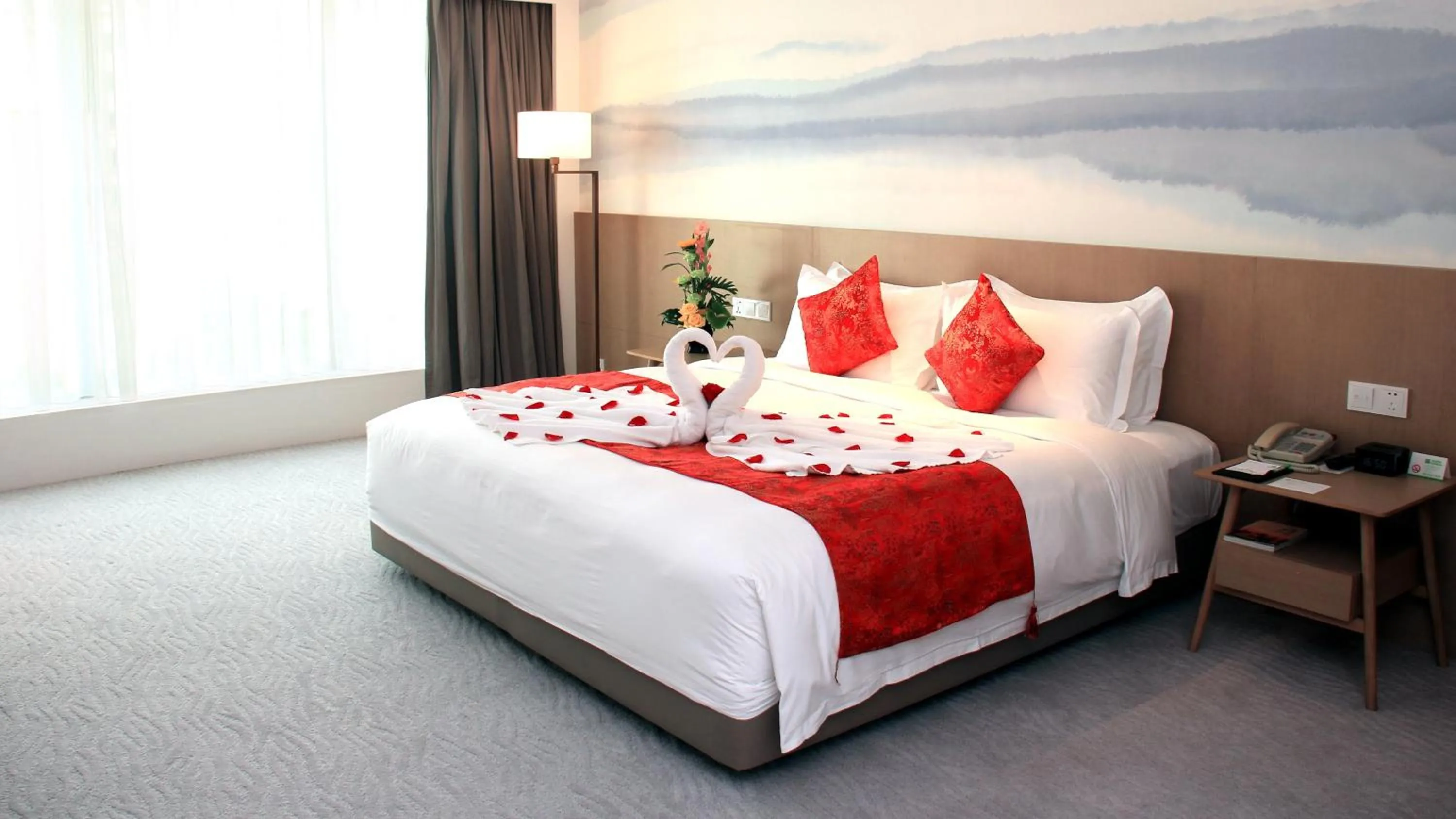 Photo of the whole room, Bed in Crowne Plaza Zhuhai City Center by IHG