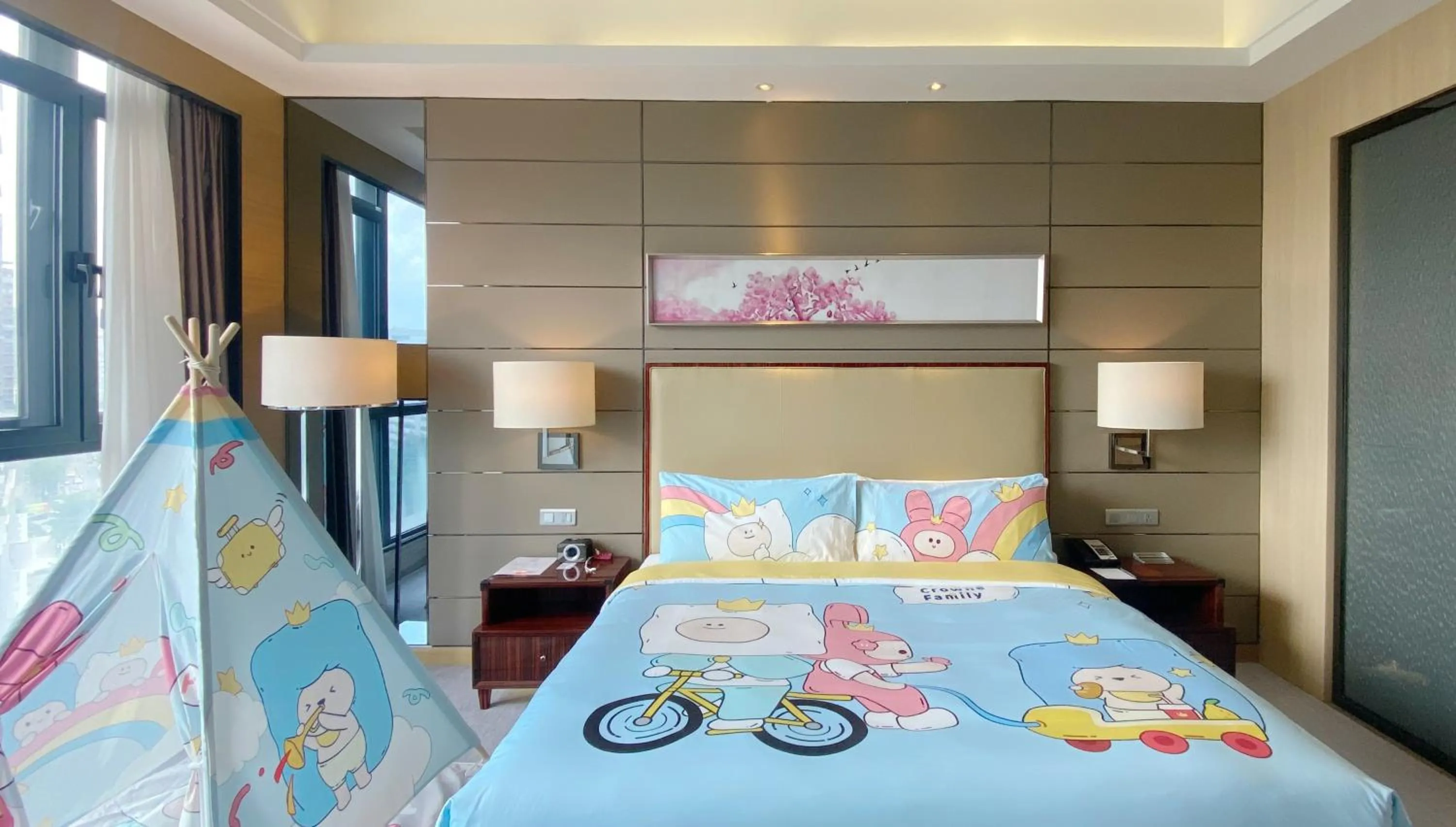 Bed in Crowne Plaza Shenzhen Longgang City Centre by IHG