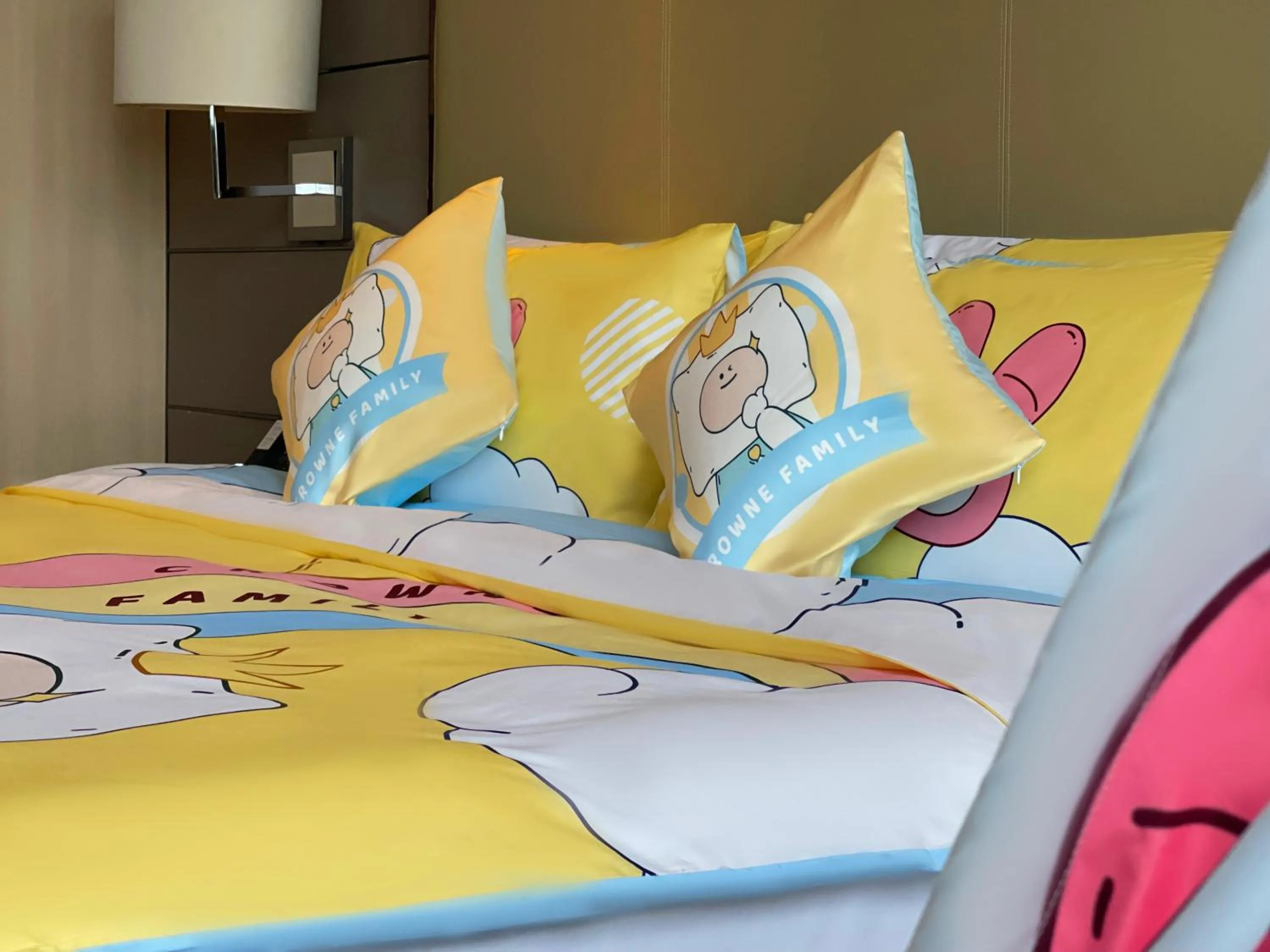 Bedroom, Bed in Crowne Plaza Shenzhen Longgang City Centre by IHG