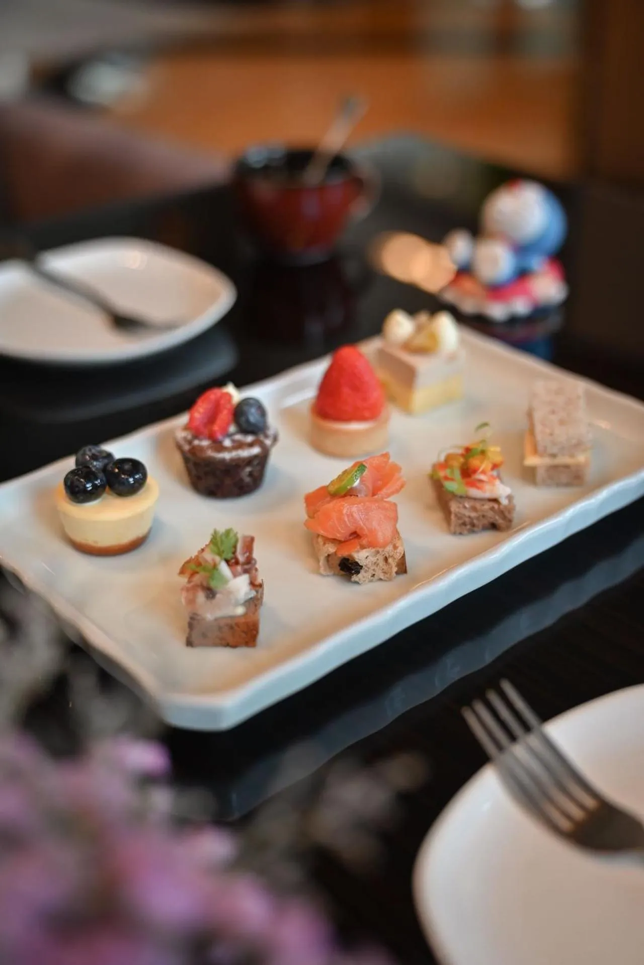 Restaurant/places to eat in Crowne Plaza Shenzhen Longgang City Centre by IHG