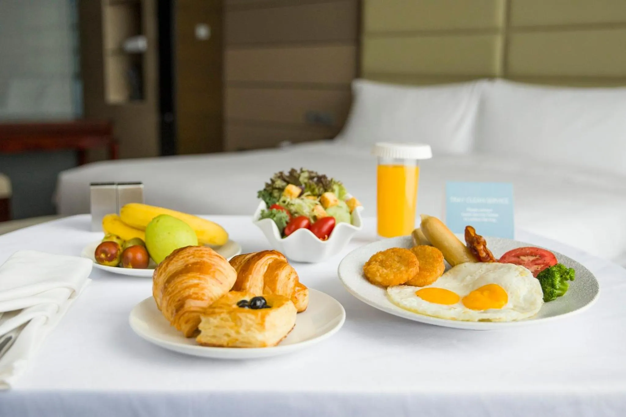 Photo of the whole room, Bed in Crowne Plaza Shenzhen Longgang City Centre by IHG