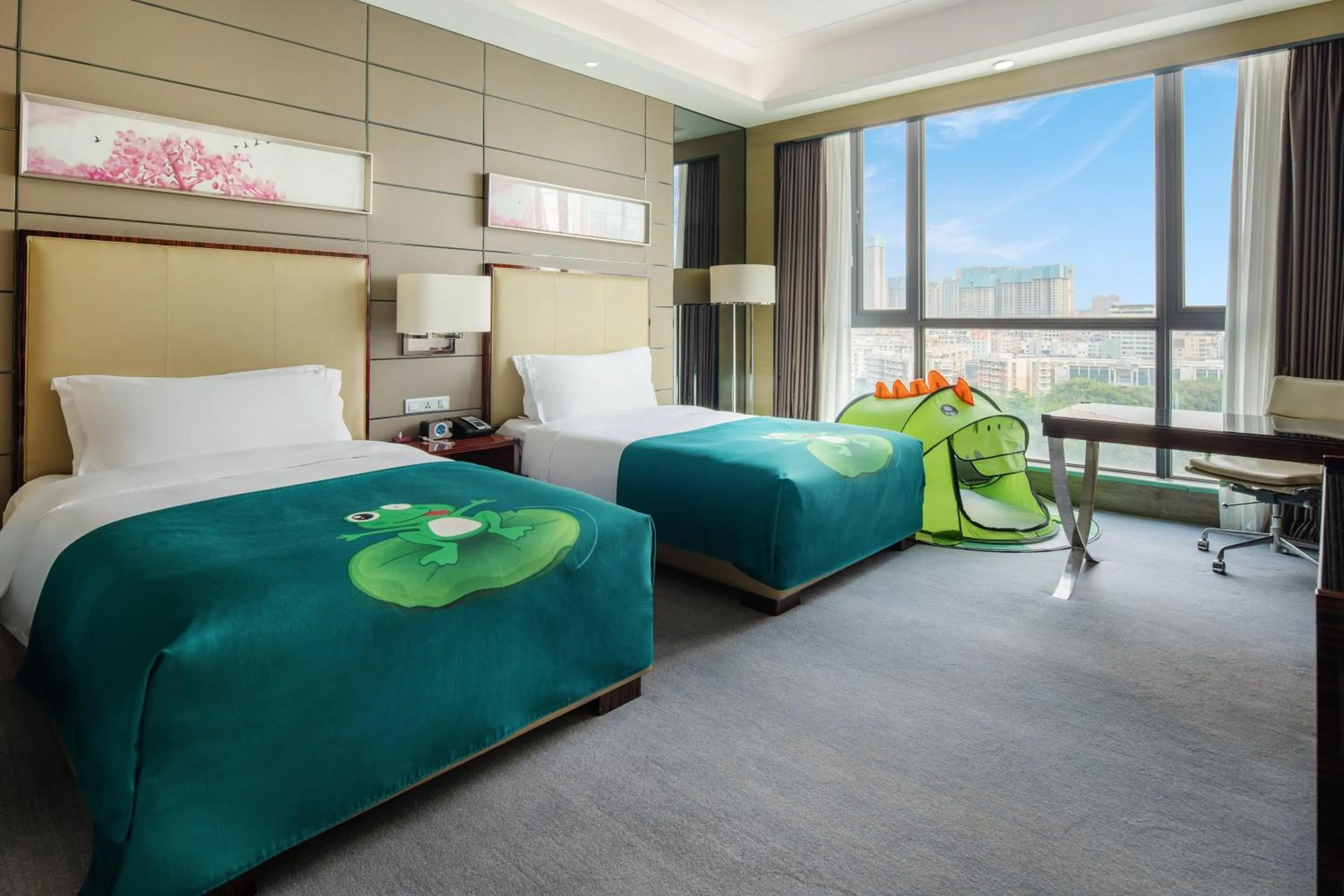 Photo of the whole room, Bed in Crowne Plaza Shenzhen Longgang City Centre by IHG