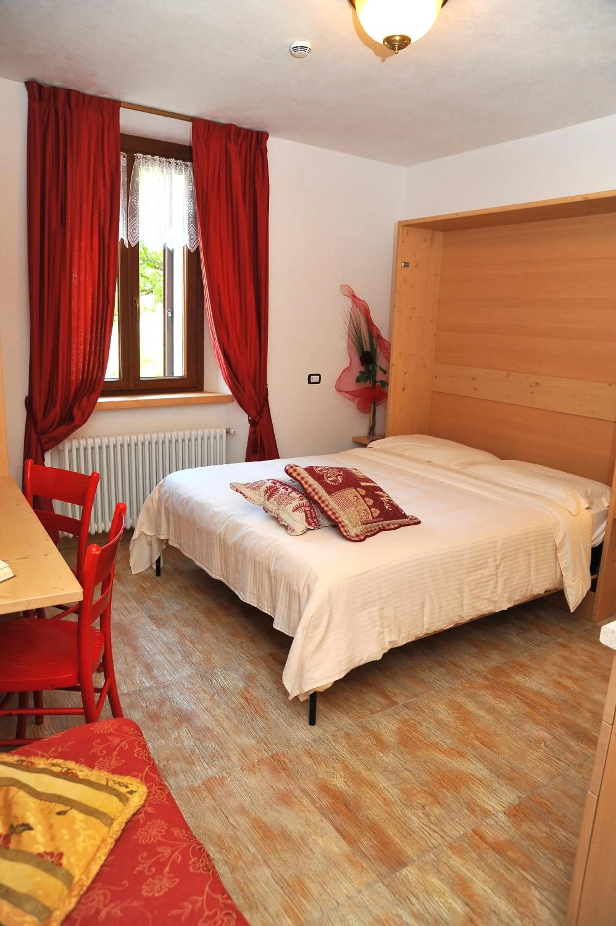 Photo of the whole room, Bed in Albergo Stelvio