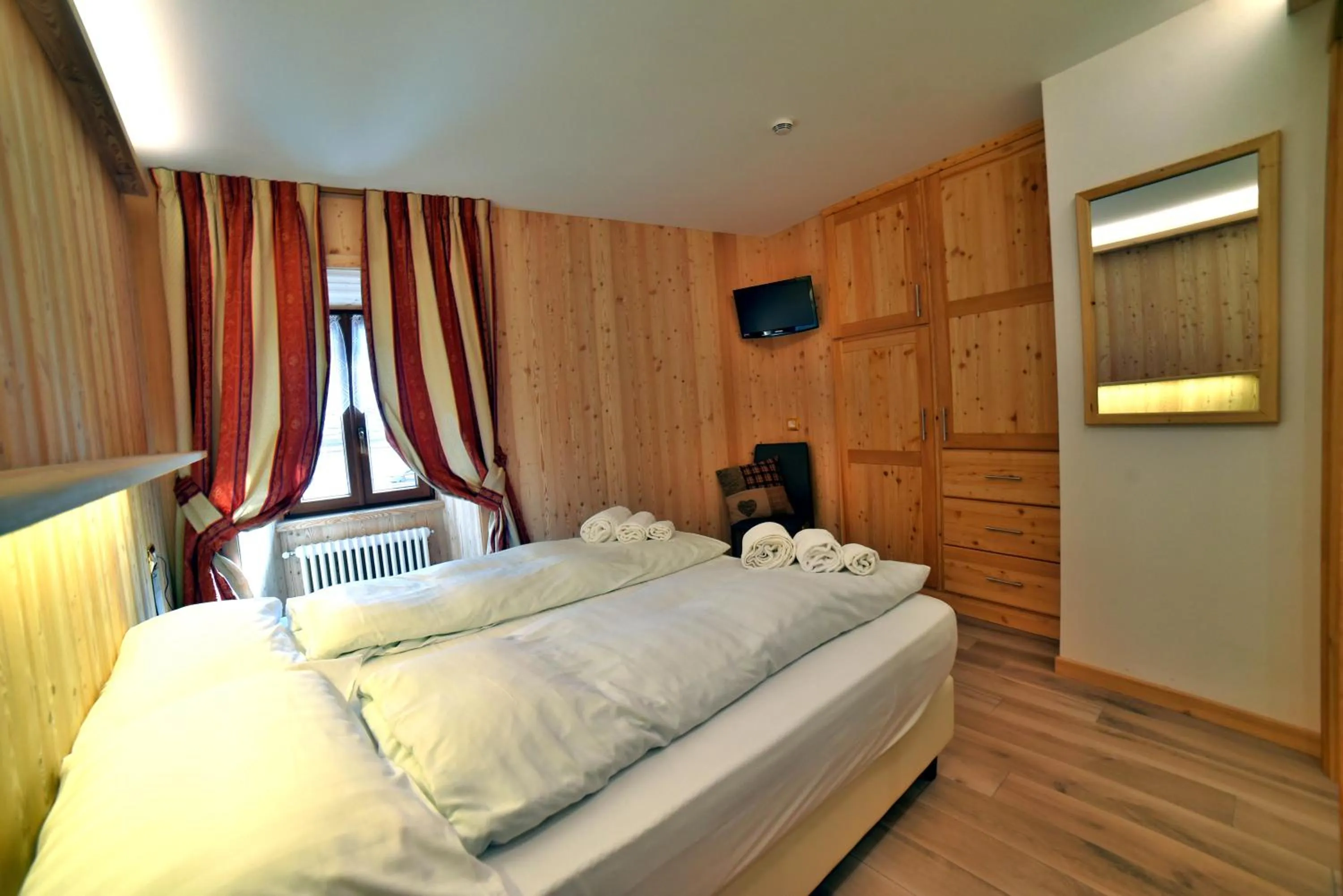 Photo of the whole room, Bed in Albergo Stelvio
