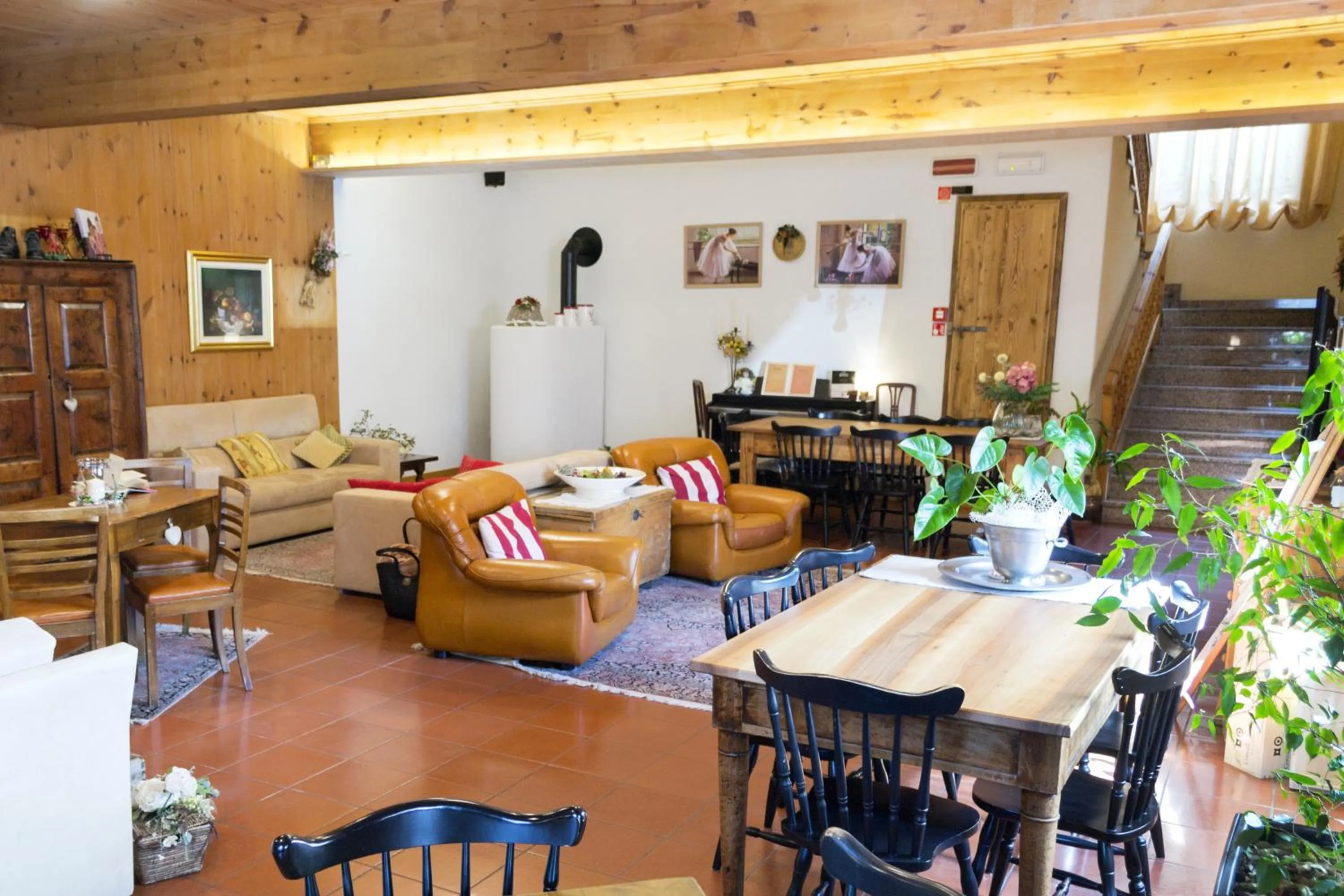 Communal lounge/ TV room in Albergo Stelvio