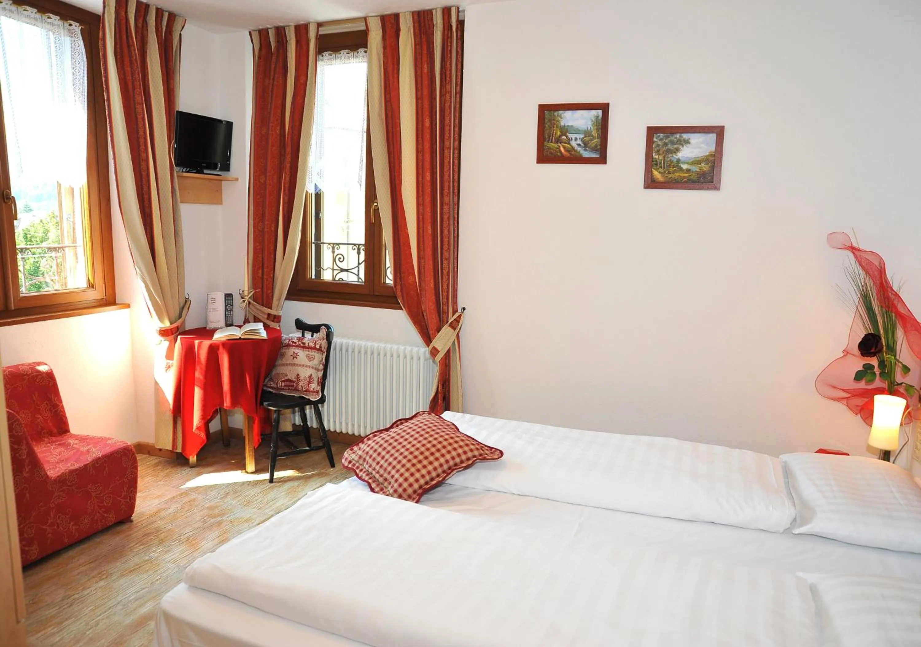 Photo of the whole room, Bed in Albergo Stelvio