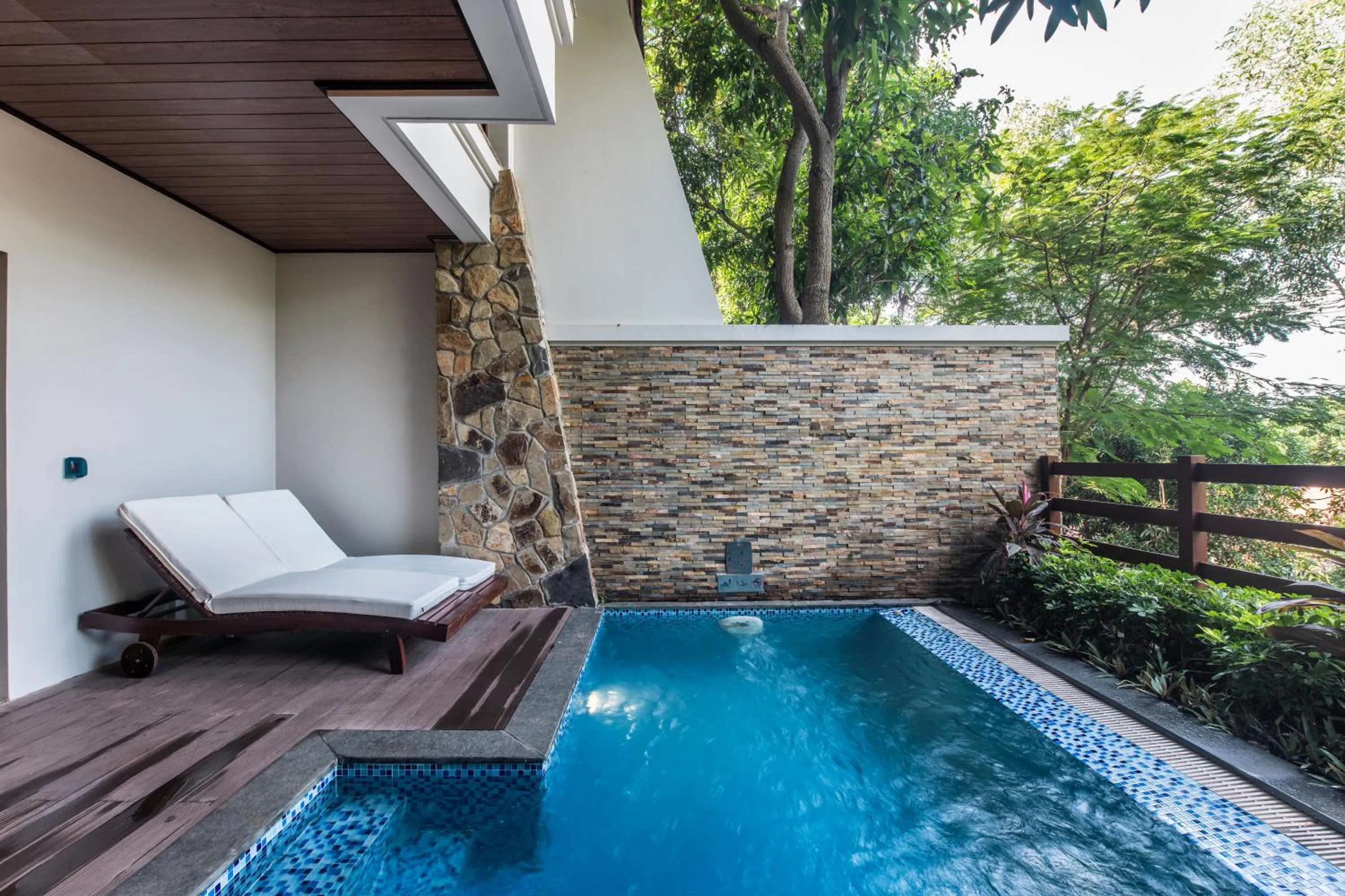 Swimming pool in Vinpearl Luxury Nha Trang