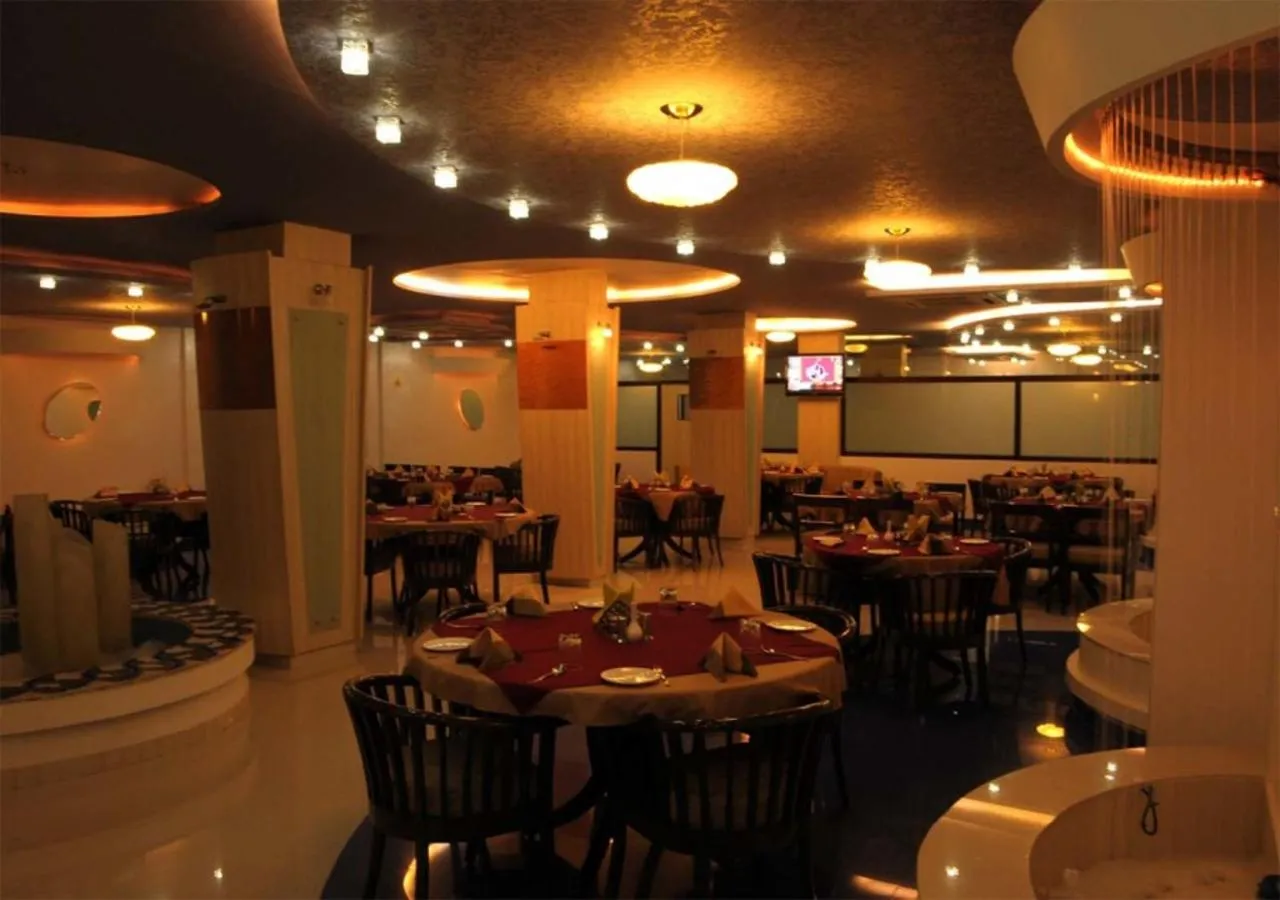 Restaurant/places to eat in Hotel Surbhi
