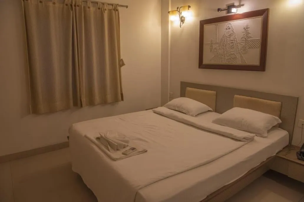 Bed in Hotel Surbhi