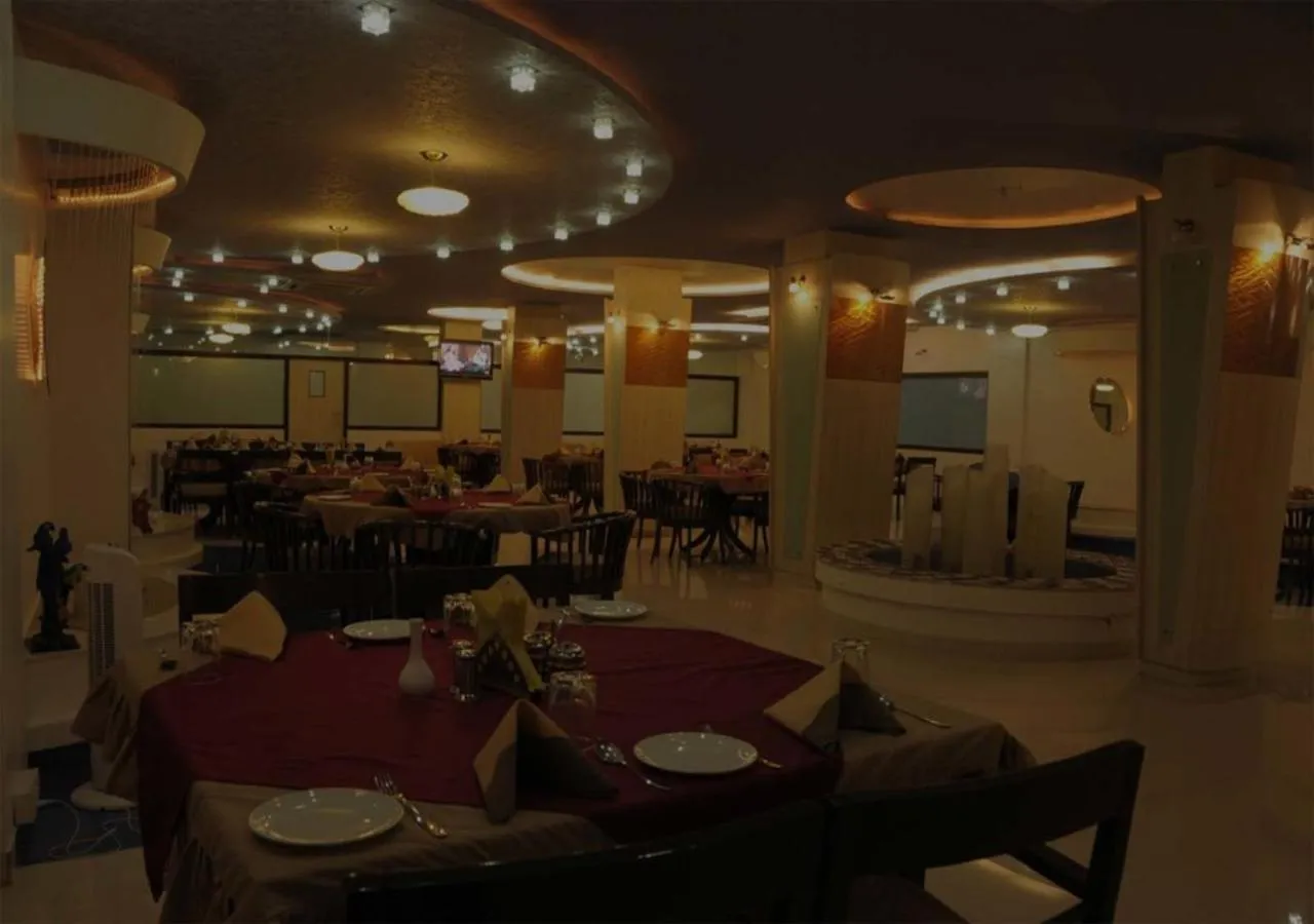 Restaurant/places to eat in Hotel Surbhi