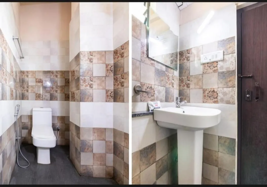 Shower in Hotel Bestend