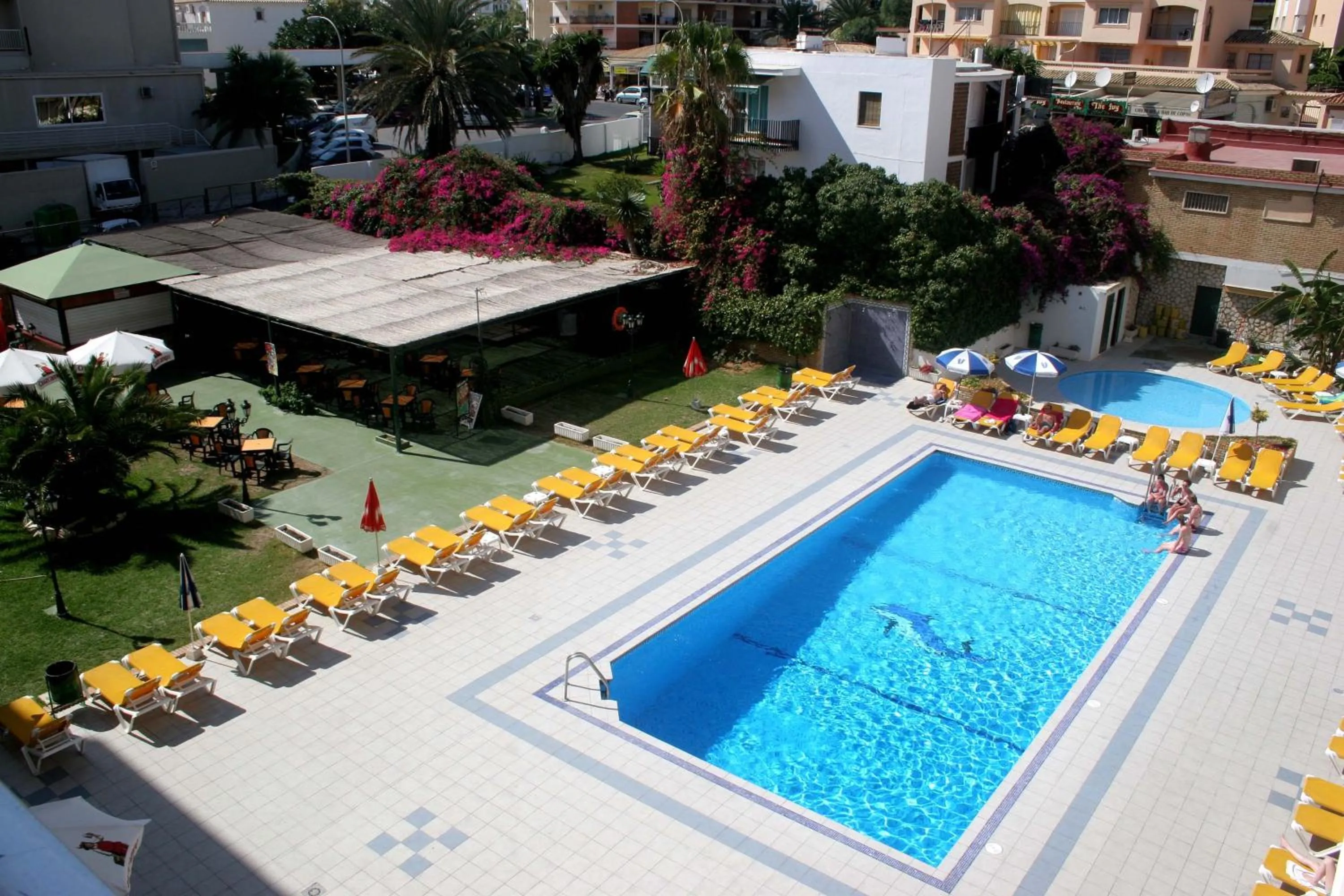 Swimming pool in Apartamentos Buensol