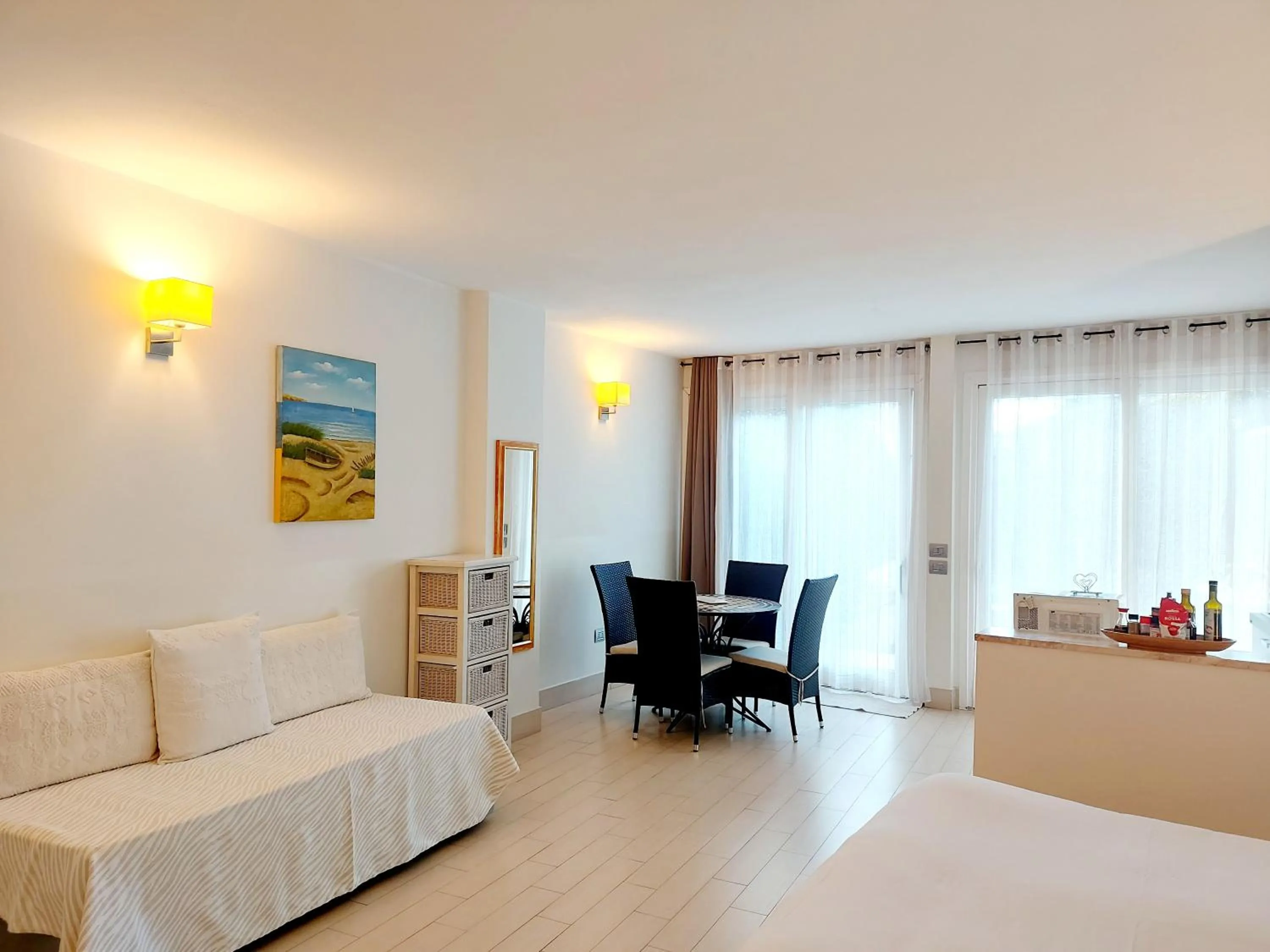 Living room, Bed in Hotel La Villa Del Mare