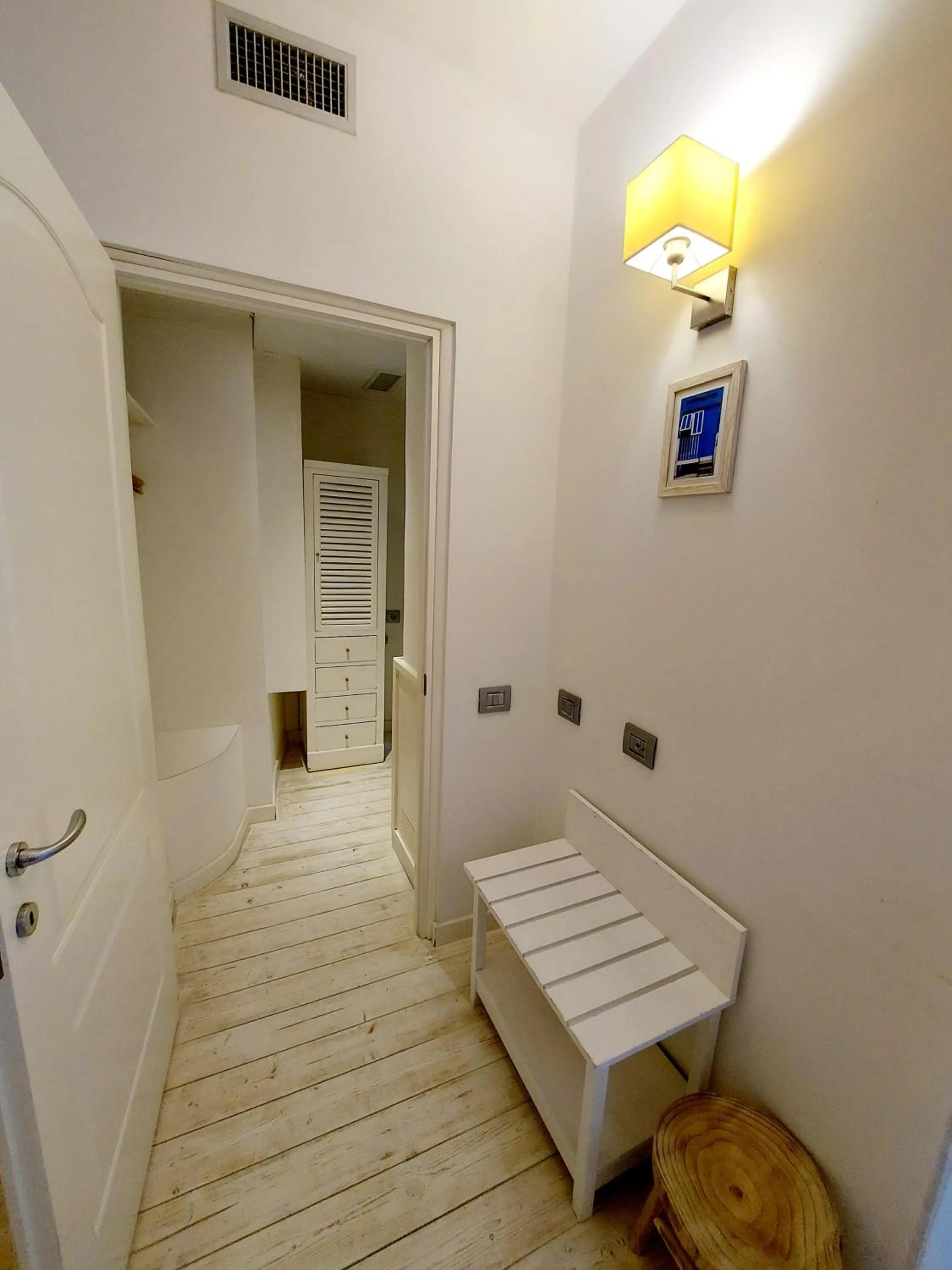 wardrobe in Hotel La Villa Del Mare